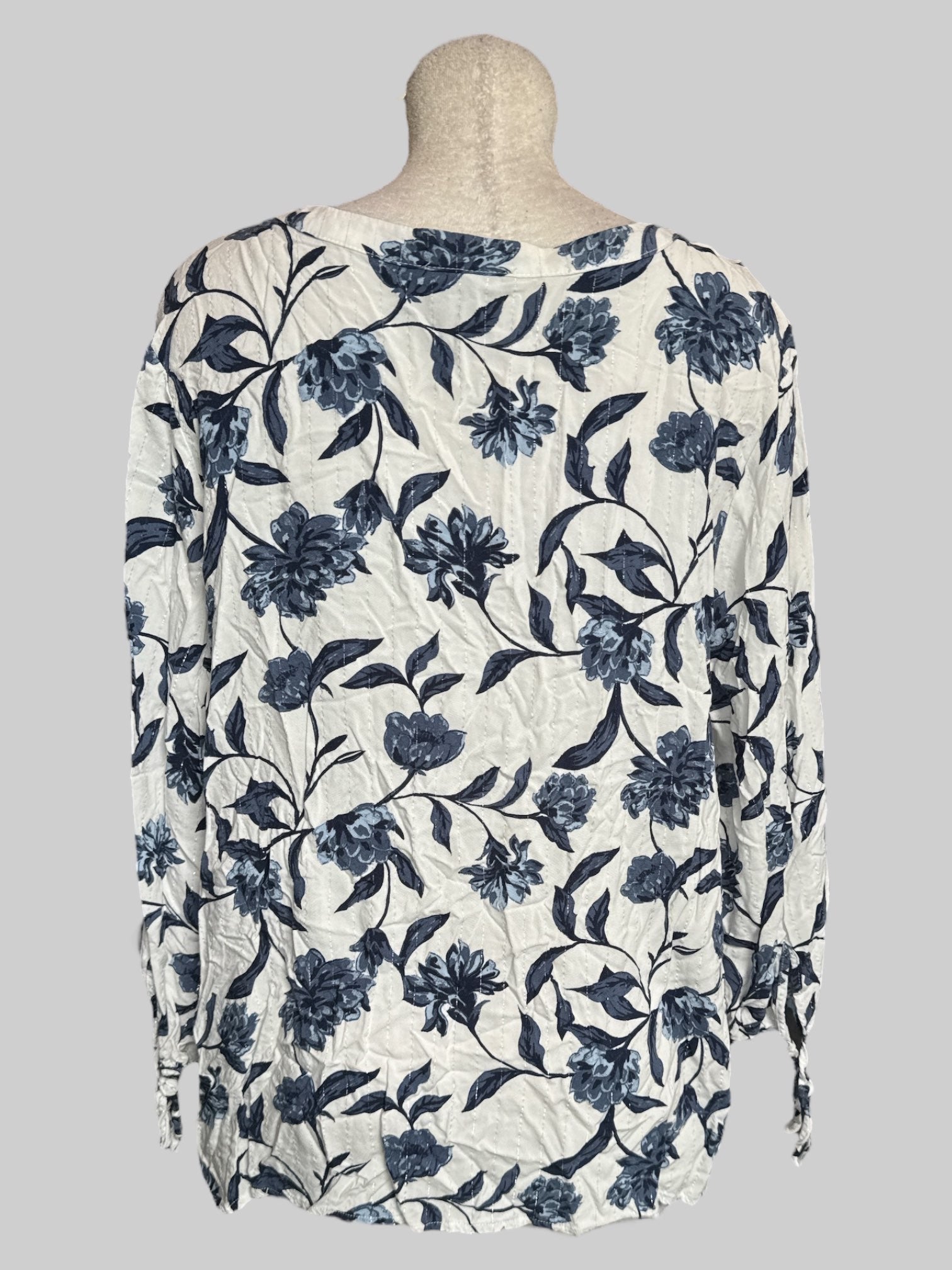 3X White flowy top with blue florals and silver tinsel