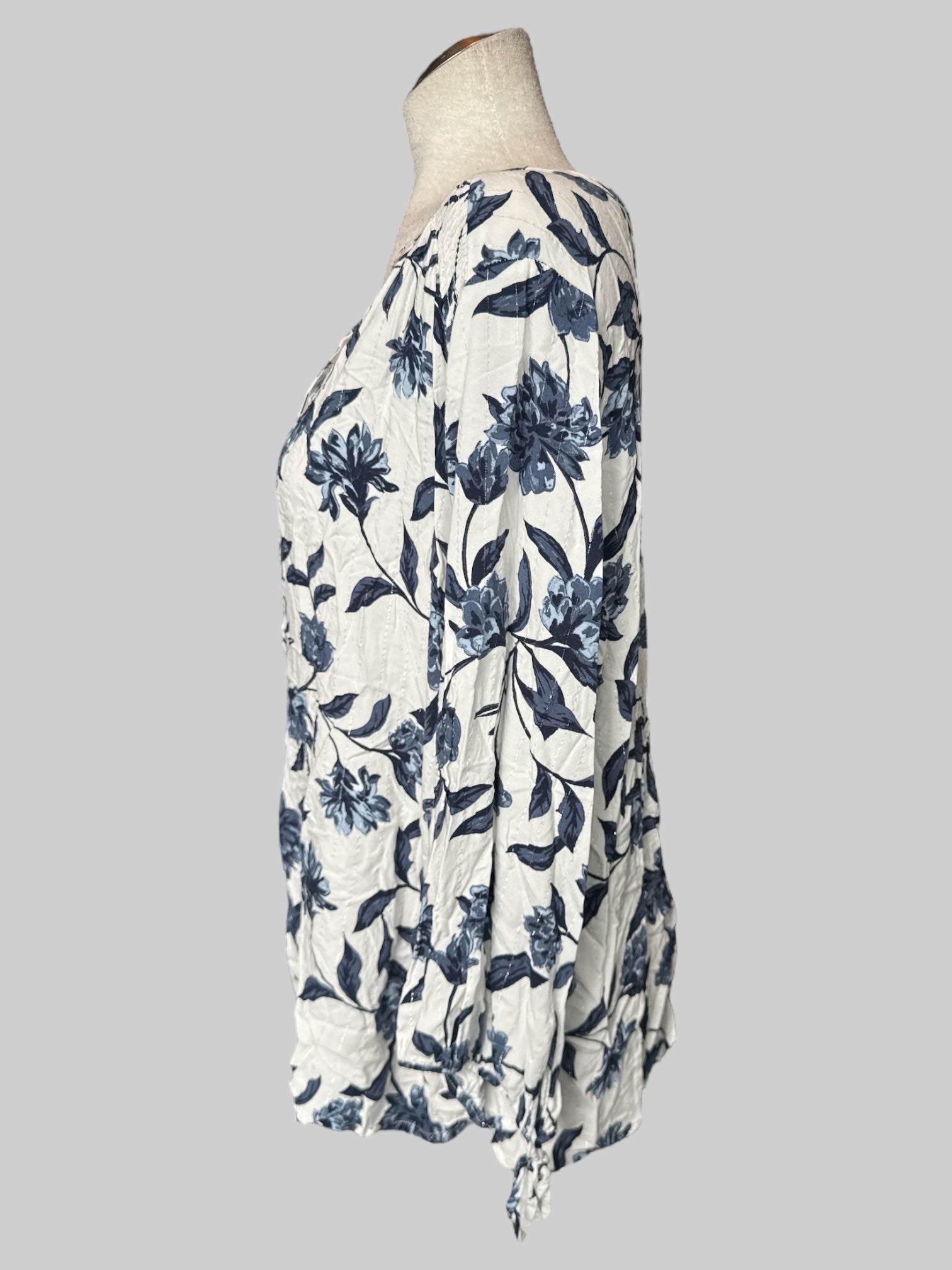3X White flowy top with blue florals and silver tinsel