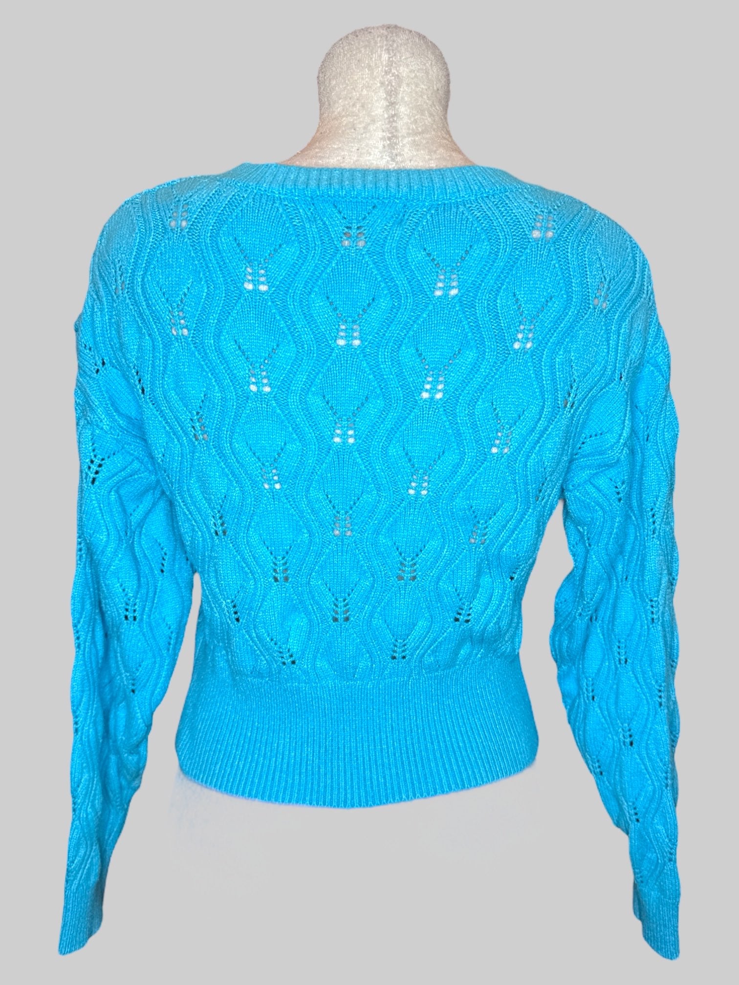 M Light blue knit sweater