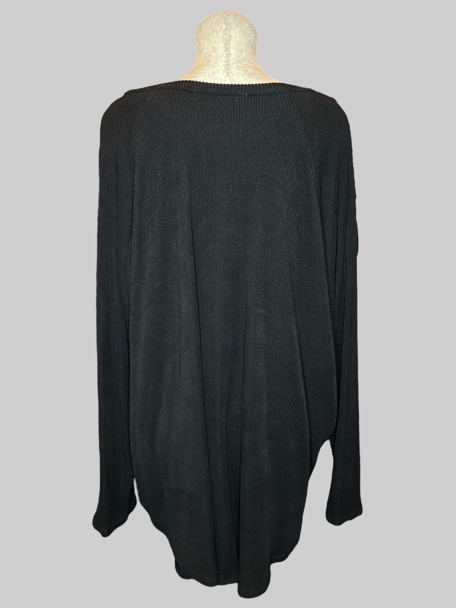 6X Ribbed black flowy sweater