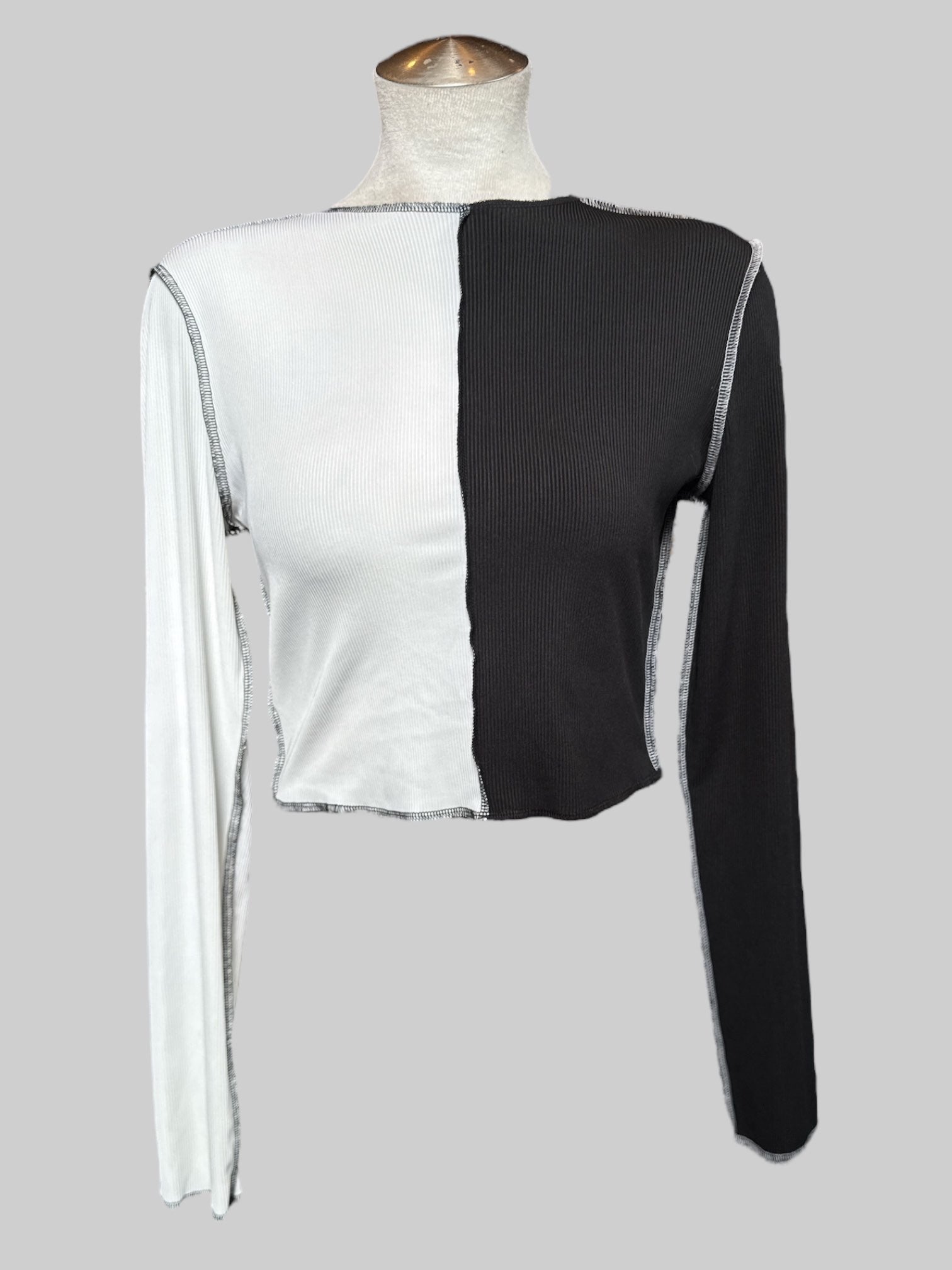 L Black and white color block long sleeve top