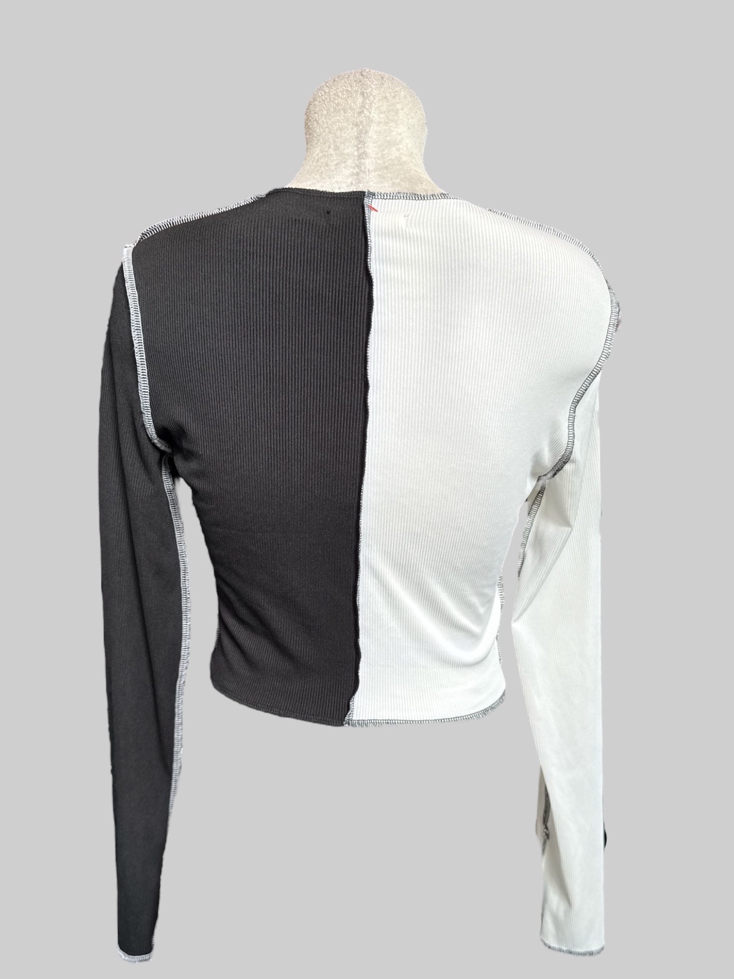 L Black and white color block long sleeve top