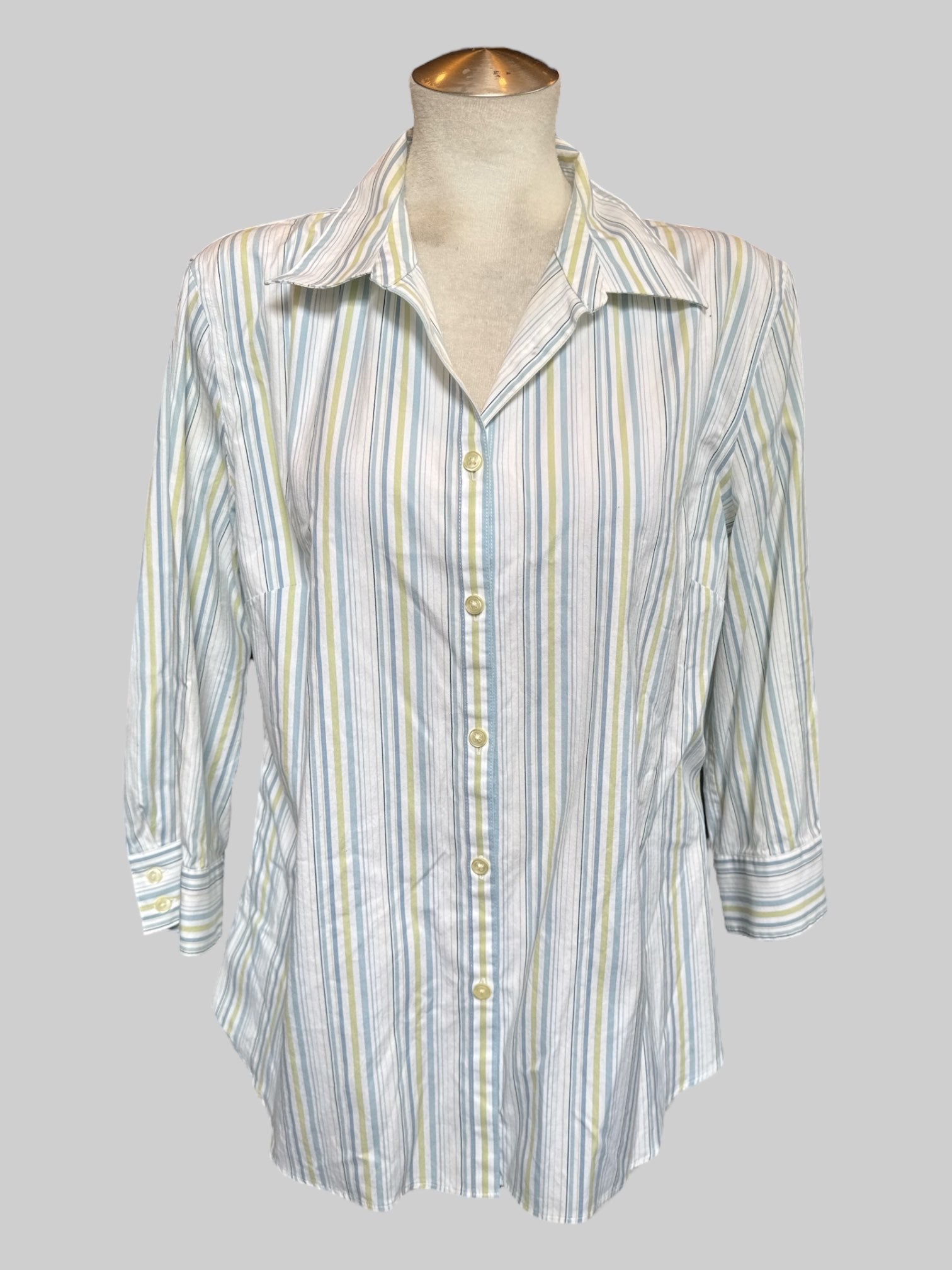 XL Vintage white green and blue button up top with quarter sleeves