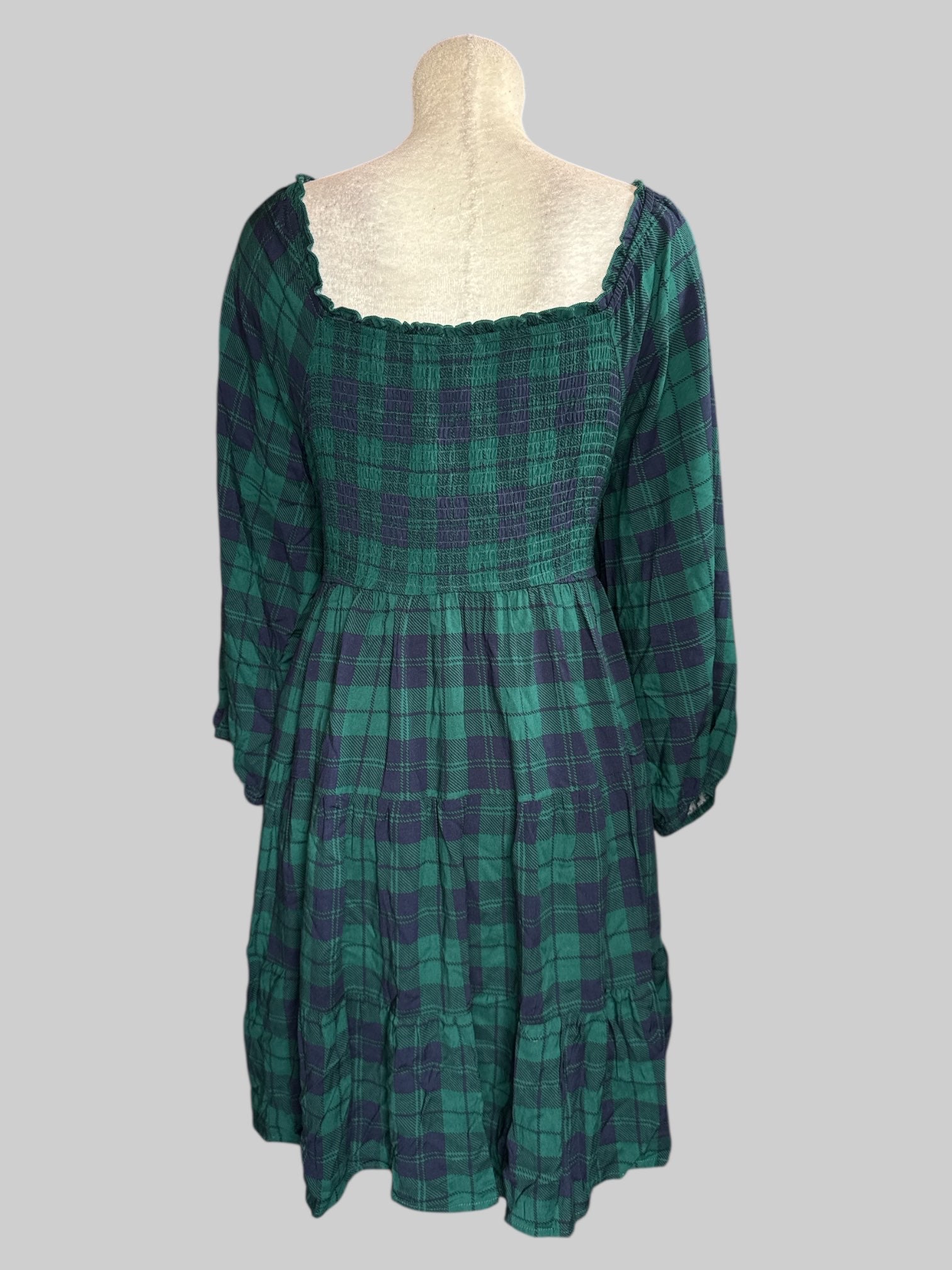 5X green and navy blue plaid dress with off the shoulder balloon sleeves, layered skirt, pockets, and shirred bodice $18  Yes, stretch yes pockets   72% viscose 28% lyocell