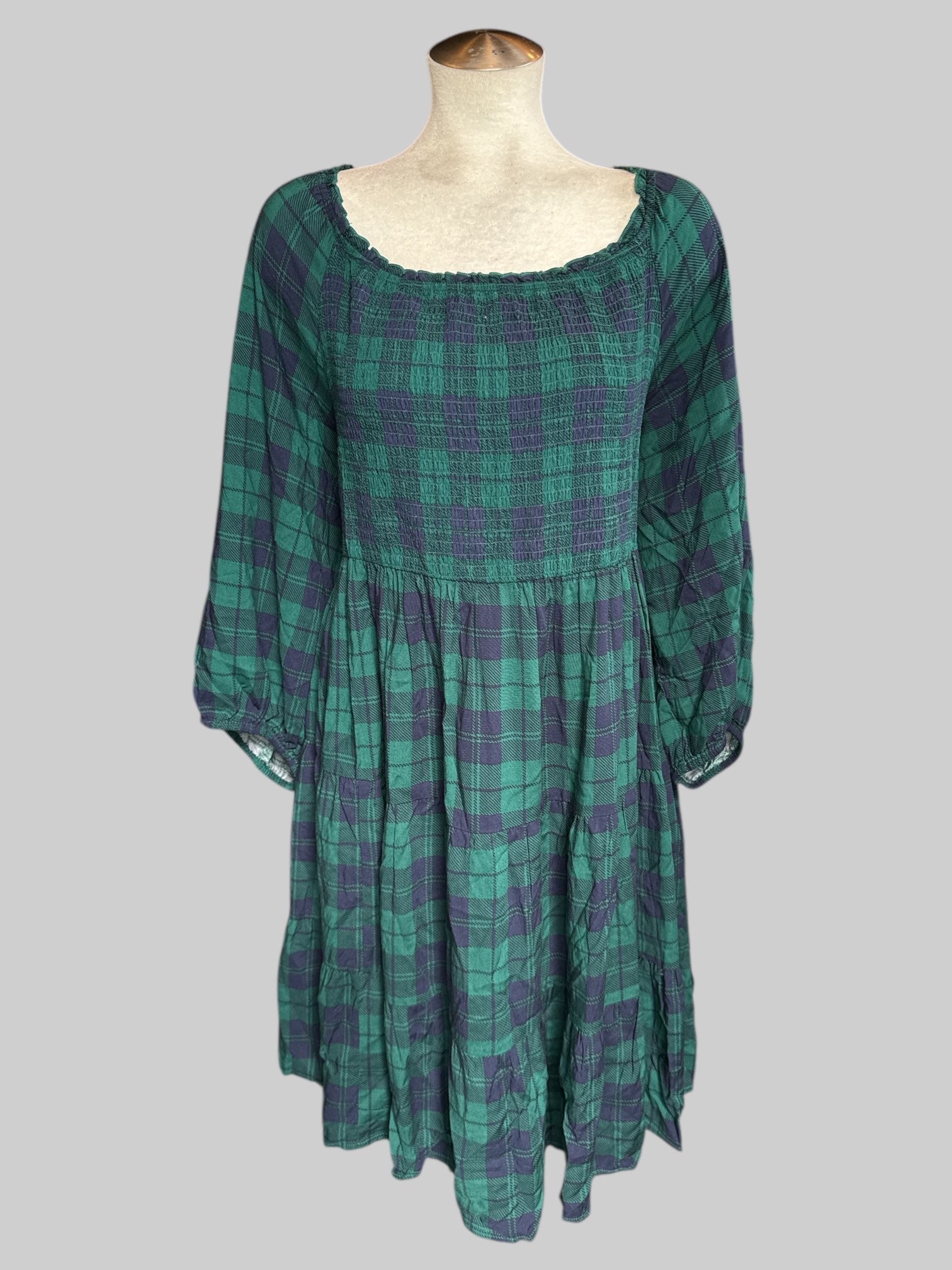 5X green and navy blue plaid dress with off the shoulder balloon sleeves, layered skirt, pockets, and shirred bodice $18  Yes, stretch yes pockets   72% viscose 28% lyocell