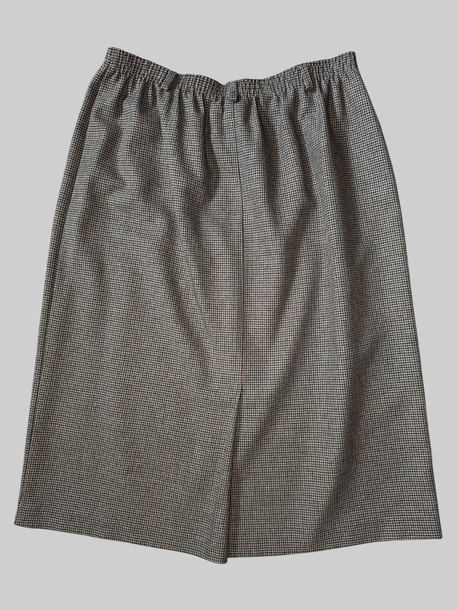 1X Vintage white black blue and pink plaid skirt with elastic waist, and belt loops
