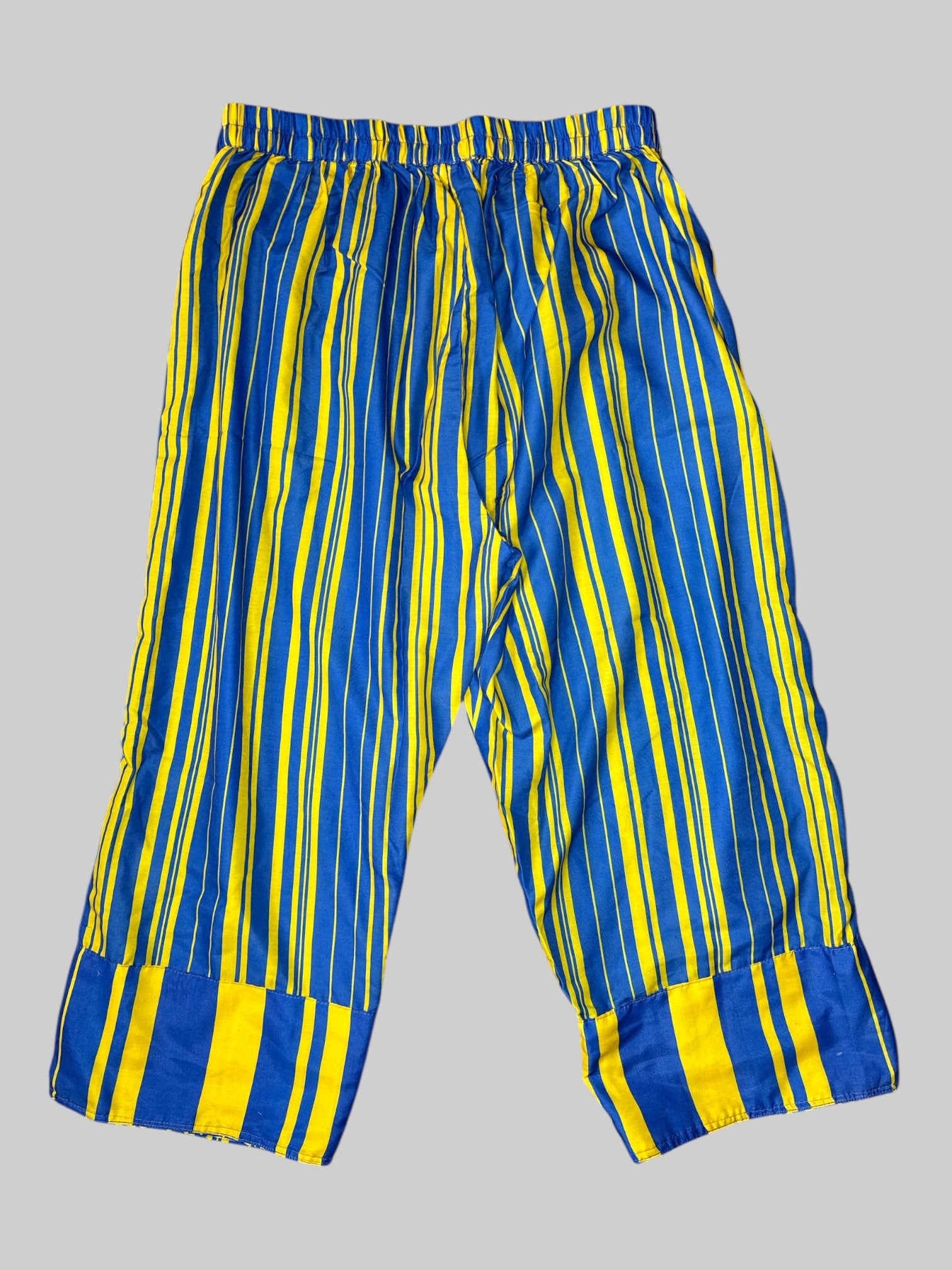 L Blue and yellow striped pants with pleated designs, cuffs, and zipper and button on side