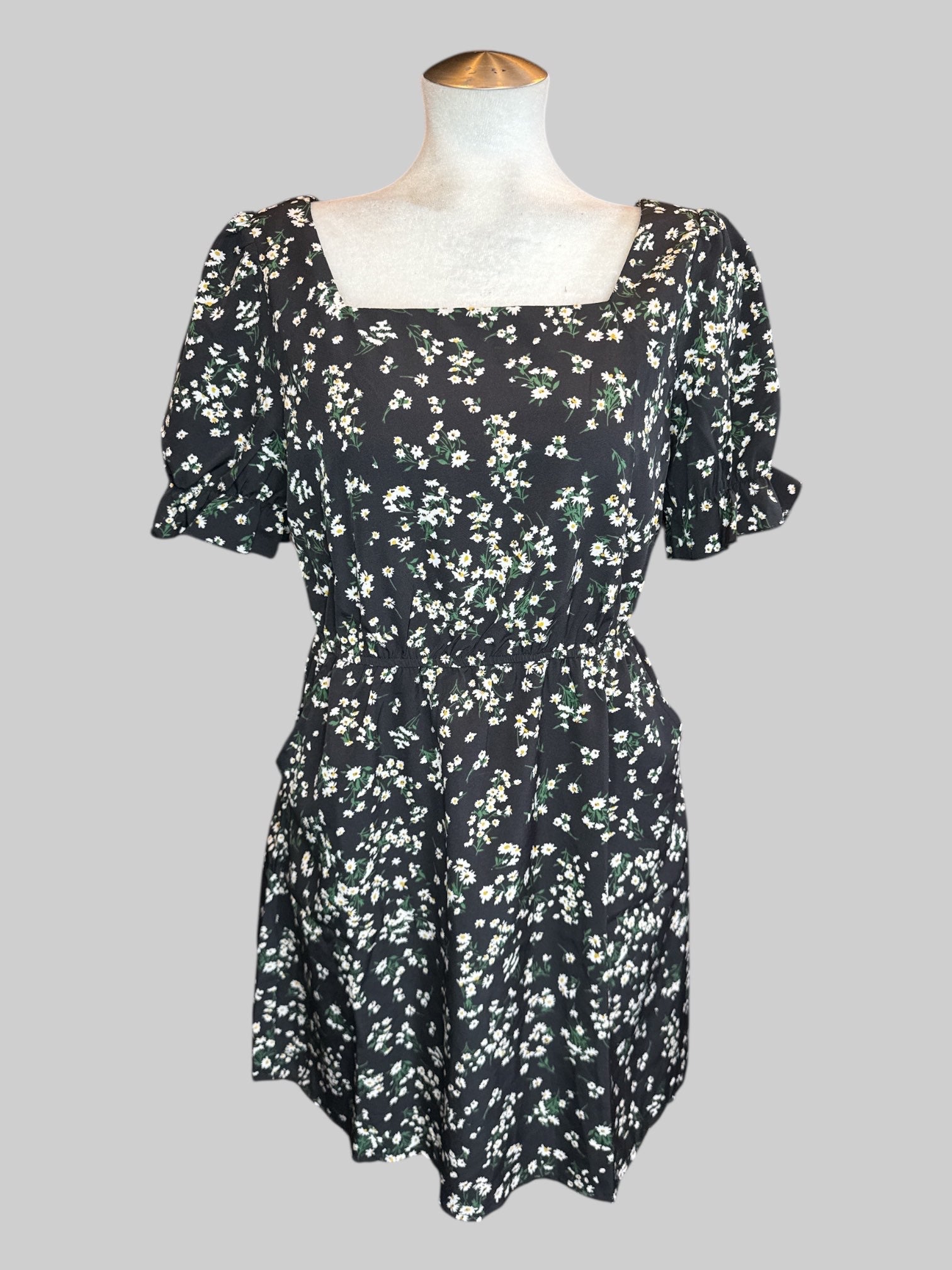 M Black short sleeve dress with ruffle balloon, sleeves, pockets, and elastic waist