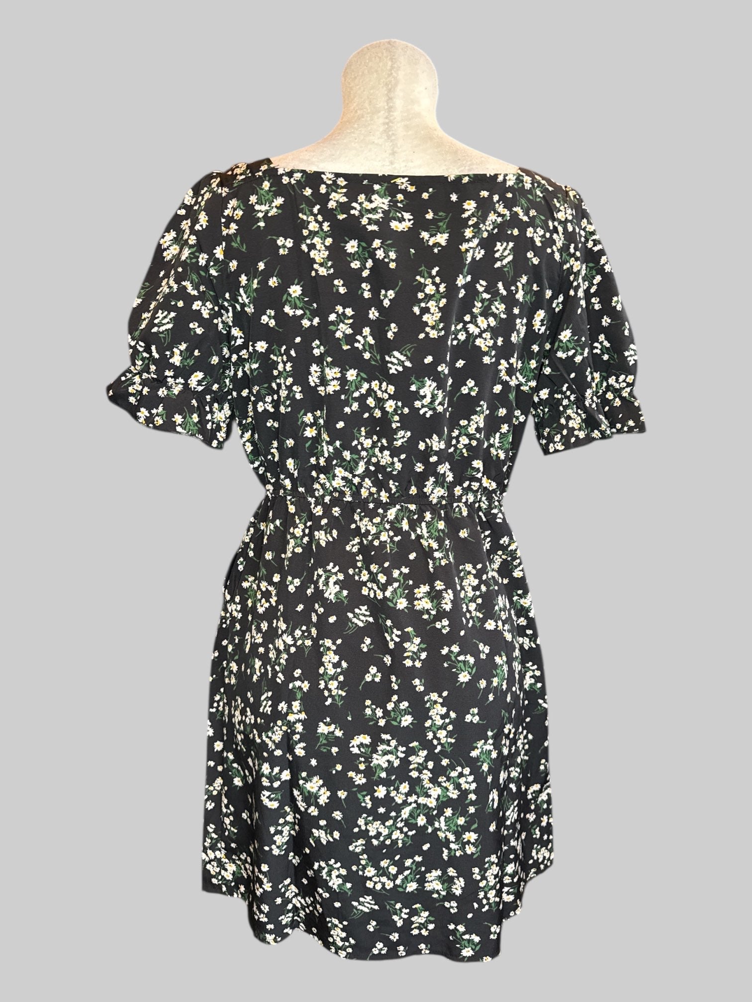 M Black short sleeve dress with ruffle balloon, sleeves, pockets, and elastic waist