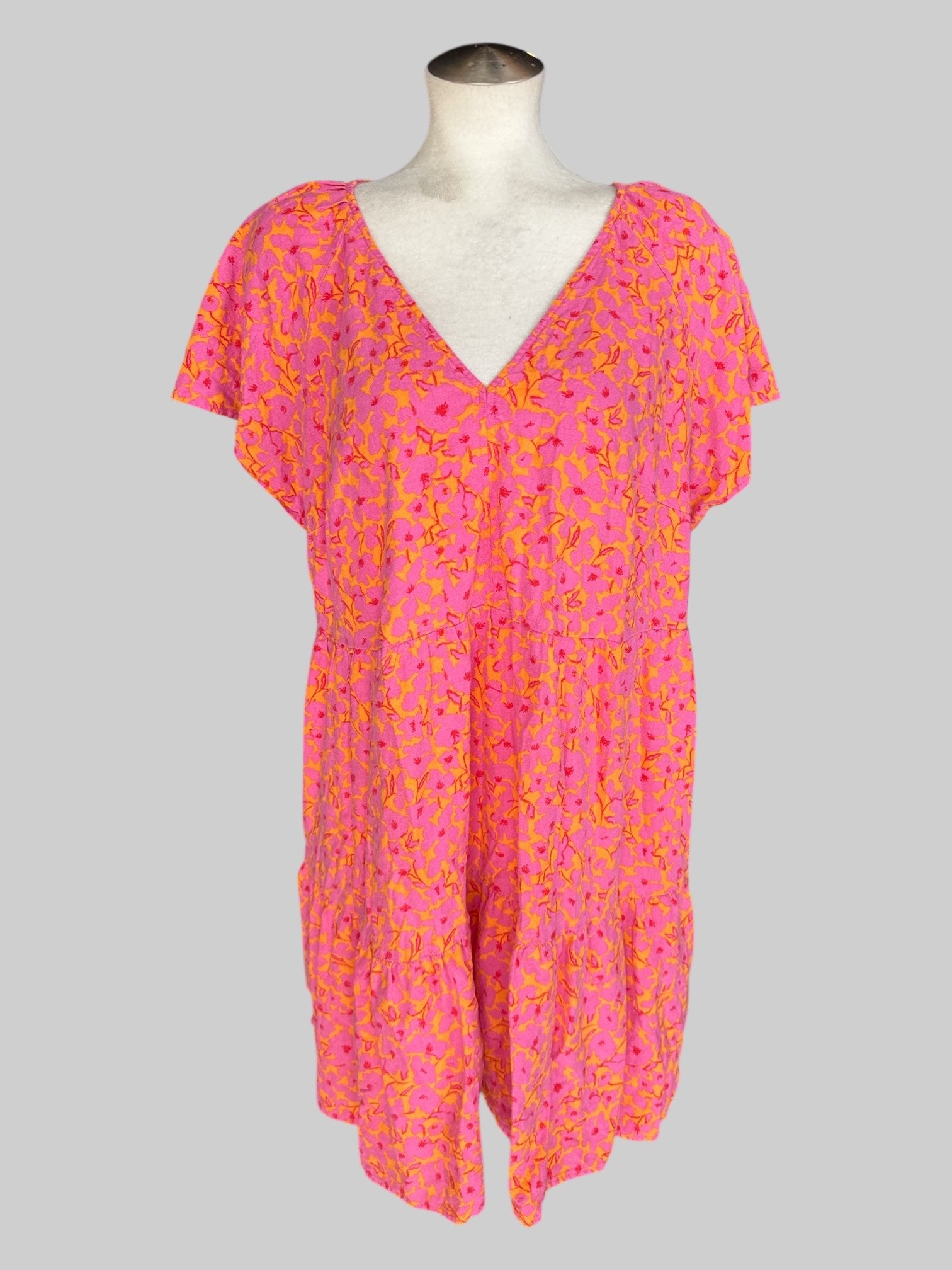 2X Pink and orange short sleeve dress with tiered design and pockets
