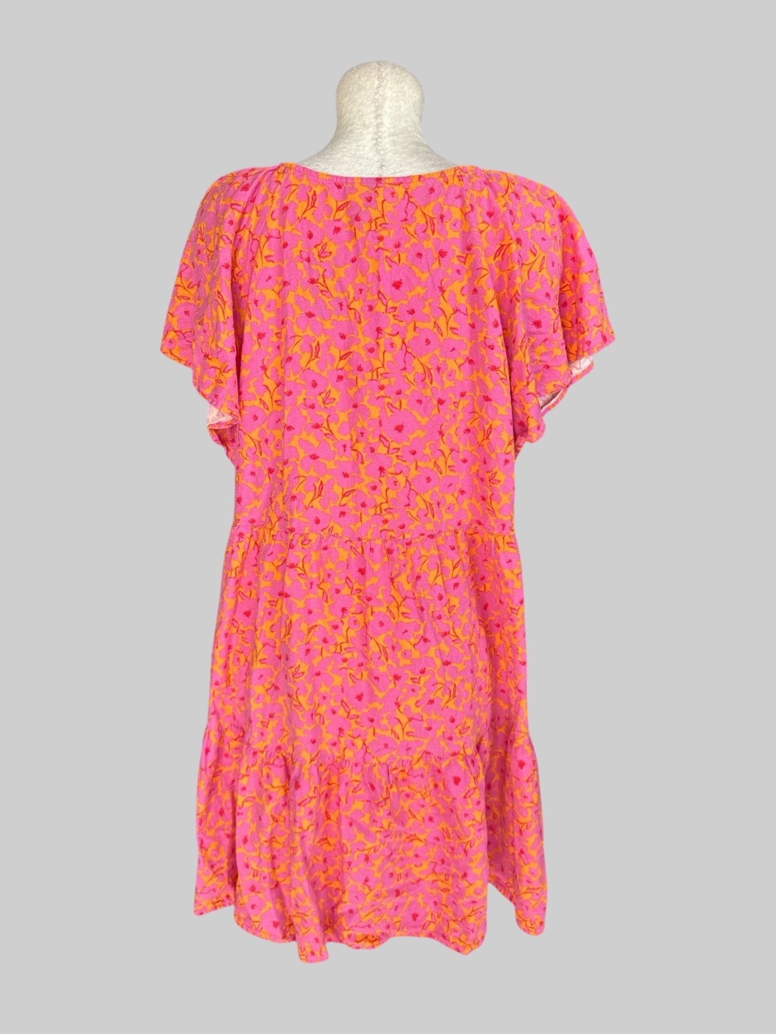 2X Pink and orange short sleeve dress with tiered design and pockets