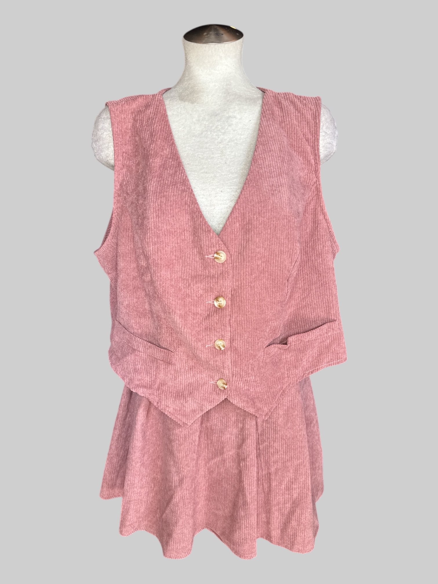 2X Pink corduroy vest and ski skirt with full pockets on vest, and zipper on side of skirt