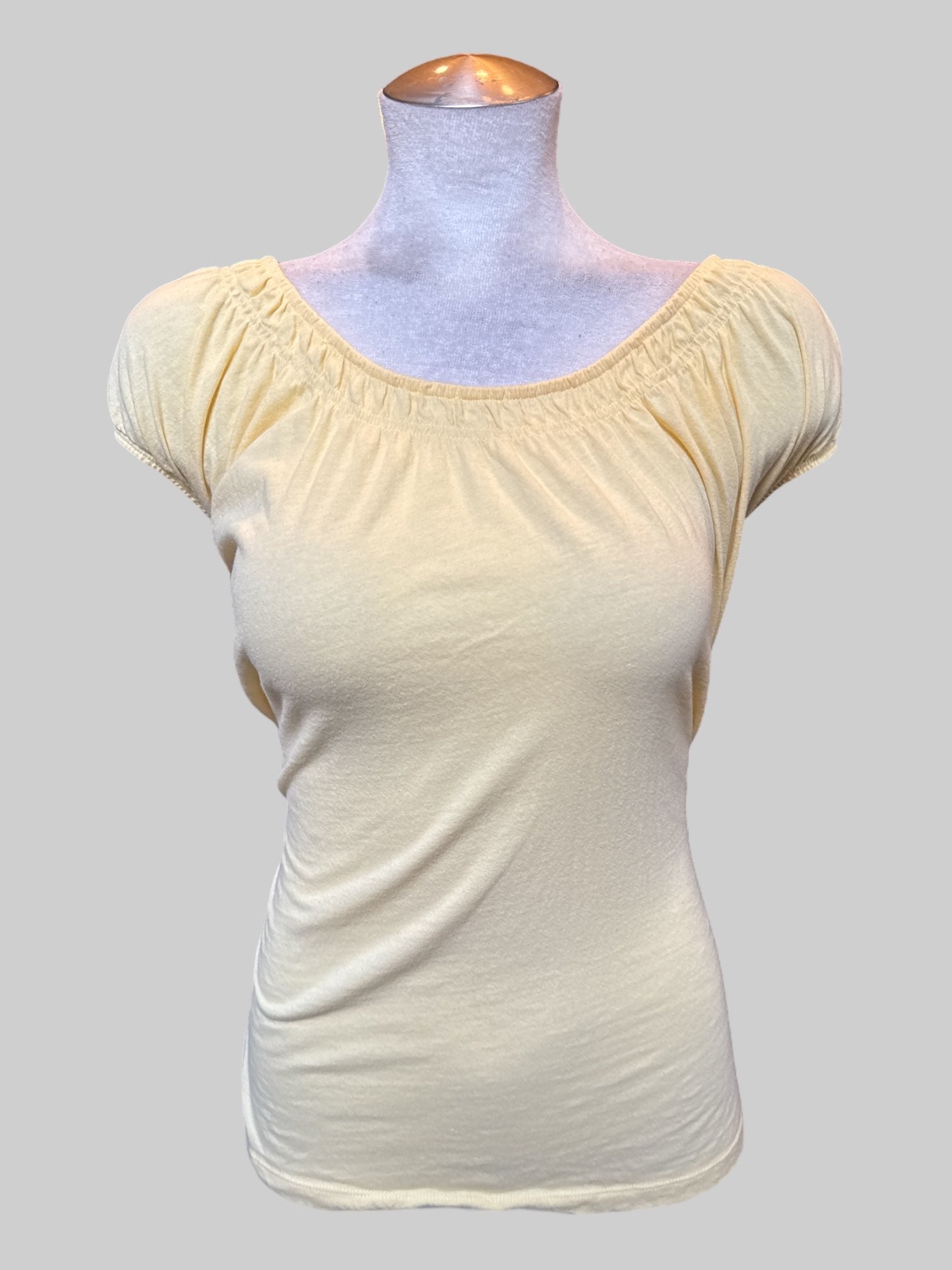 4X Light yellow short sleeve shirt with elastic around neckline