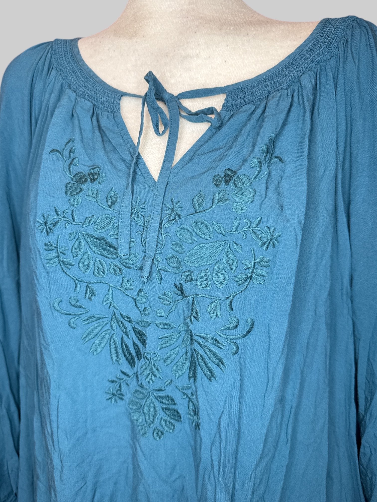5X Beautiful blue long sleeve shirt with floral embroidery on front and arms, a tie in front, and balloon sleeves