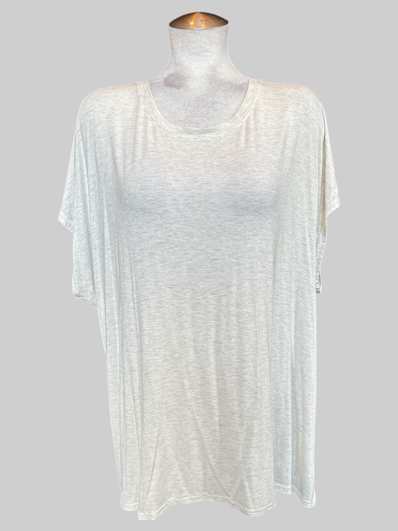4X Cream colored Heathered flowy top with cool back cut outs
