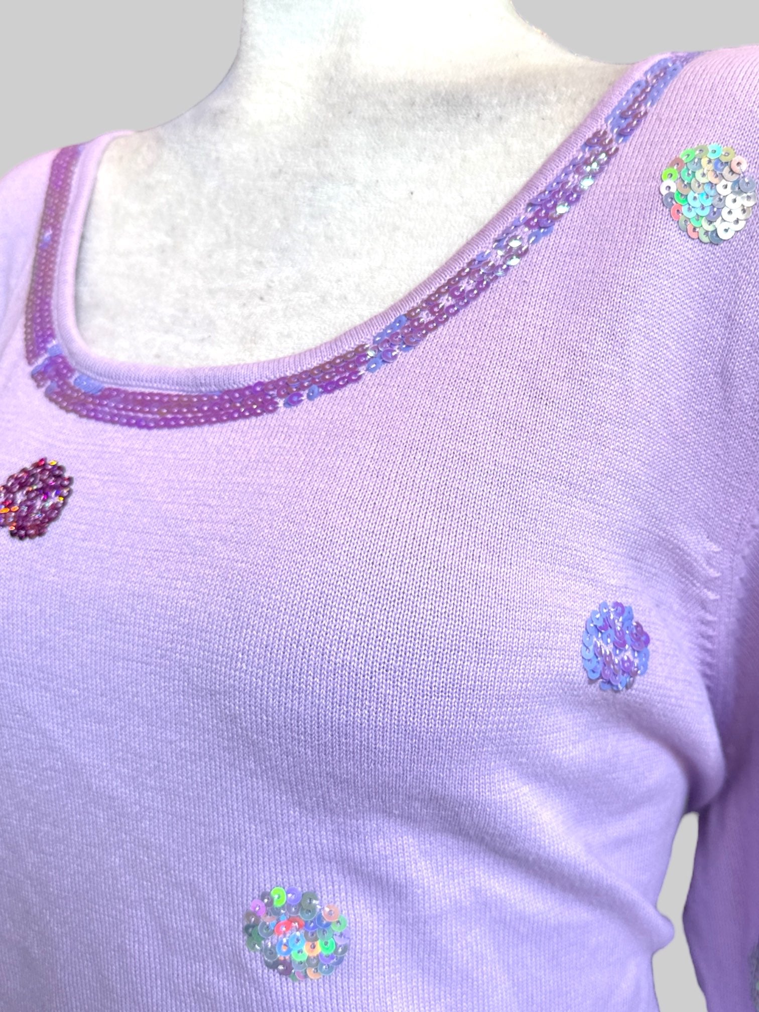 3X Vintage light purple short sleeve top with purple circle sequins and sequin neckline