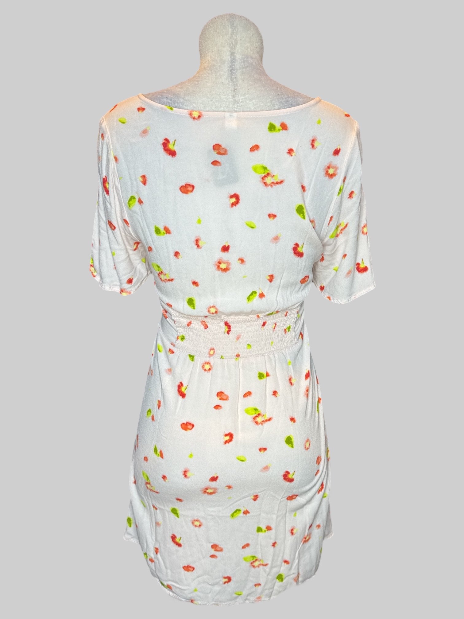 1X Light pink dress with red and green florals and buttons