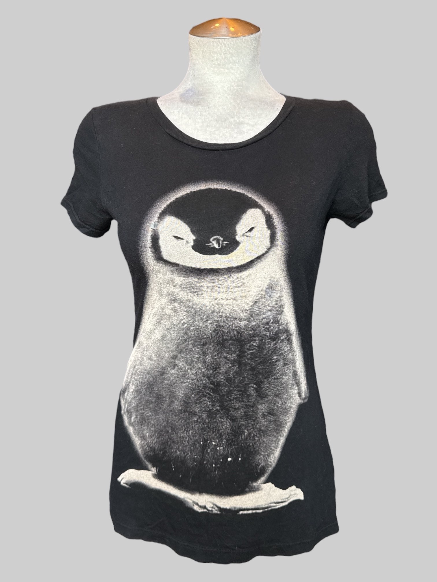 XS Black T-shirt with penguin graphic