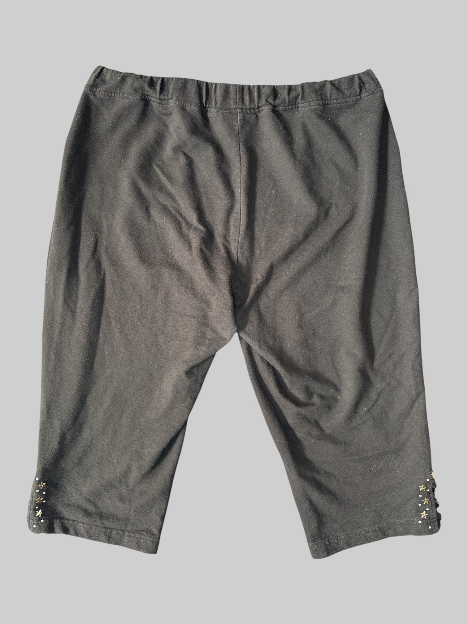 0X Vintage black capris with stretchy waist, pockets, and bedazzling on bottom cuffs