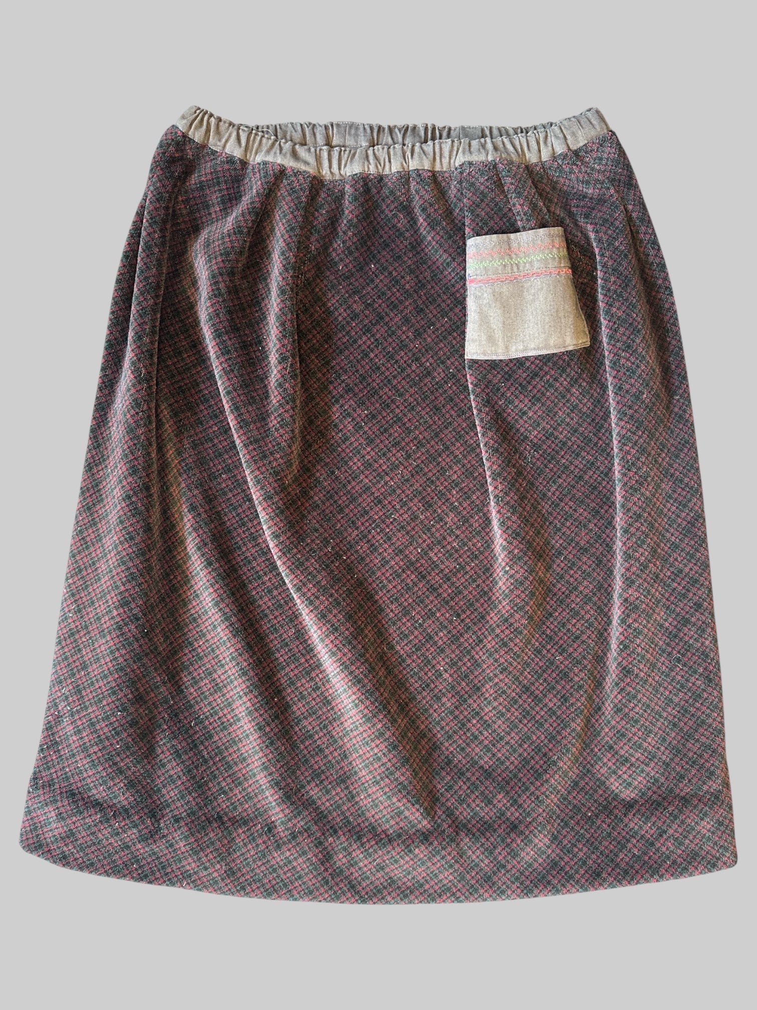 0X Vintage black green and red plaid fluffy skirt with stretchy waist and one pocket on front