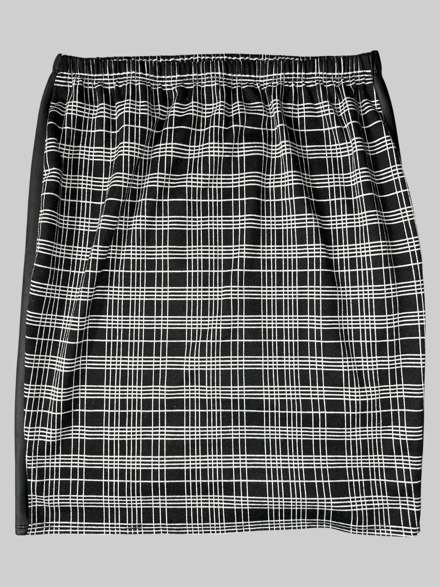 1X Black and white striped ski skirt with stretchy waist, and black panels on sides