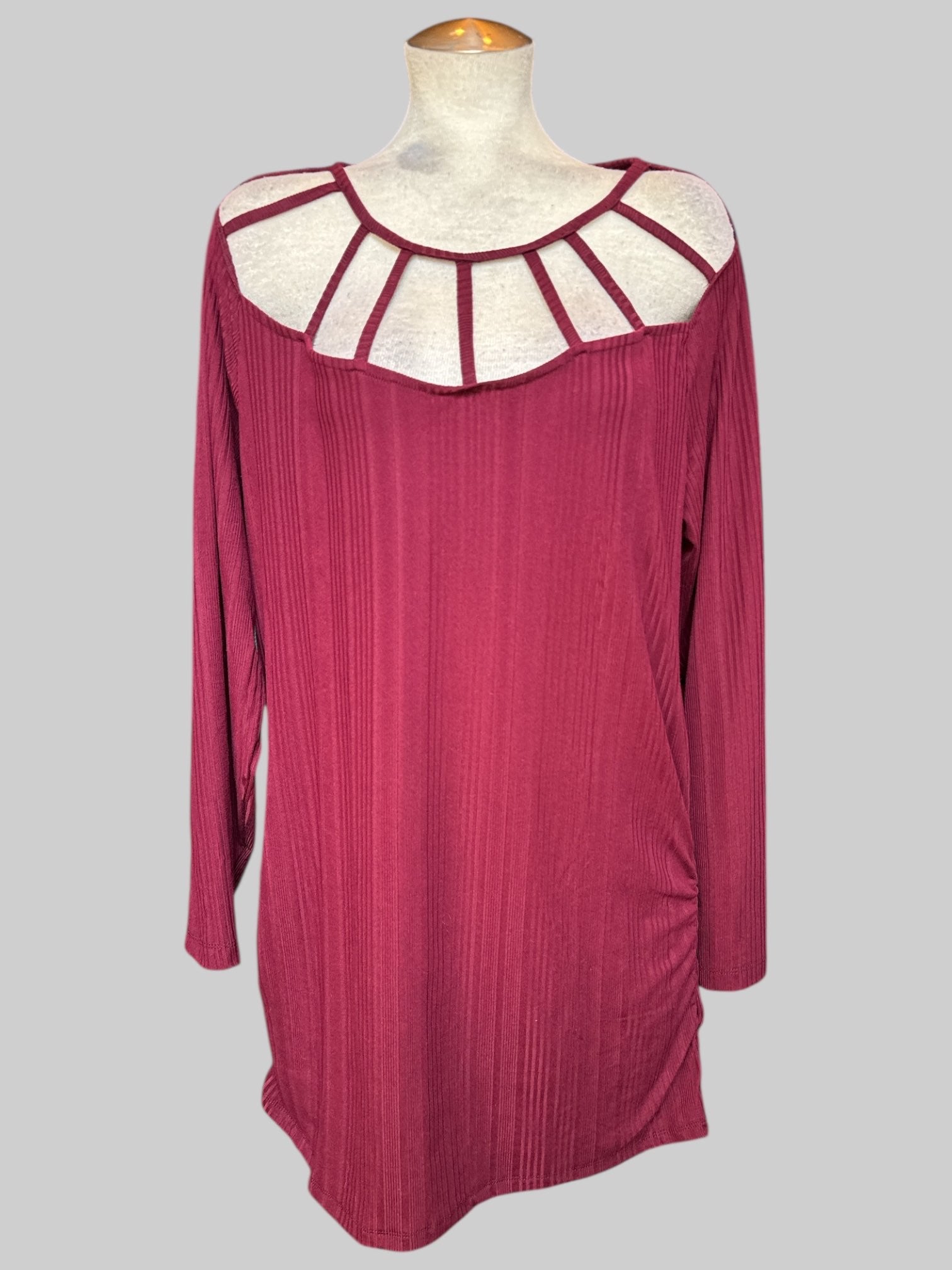 3X Burgundy ribbed top with chest cutouts and ruching on sides
