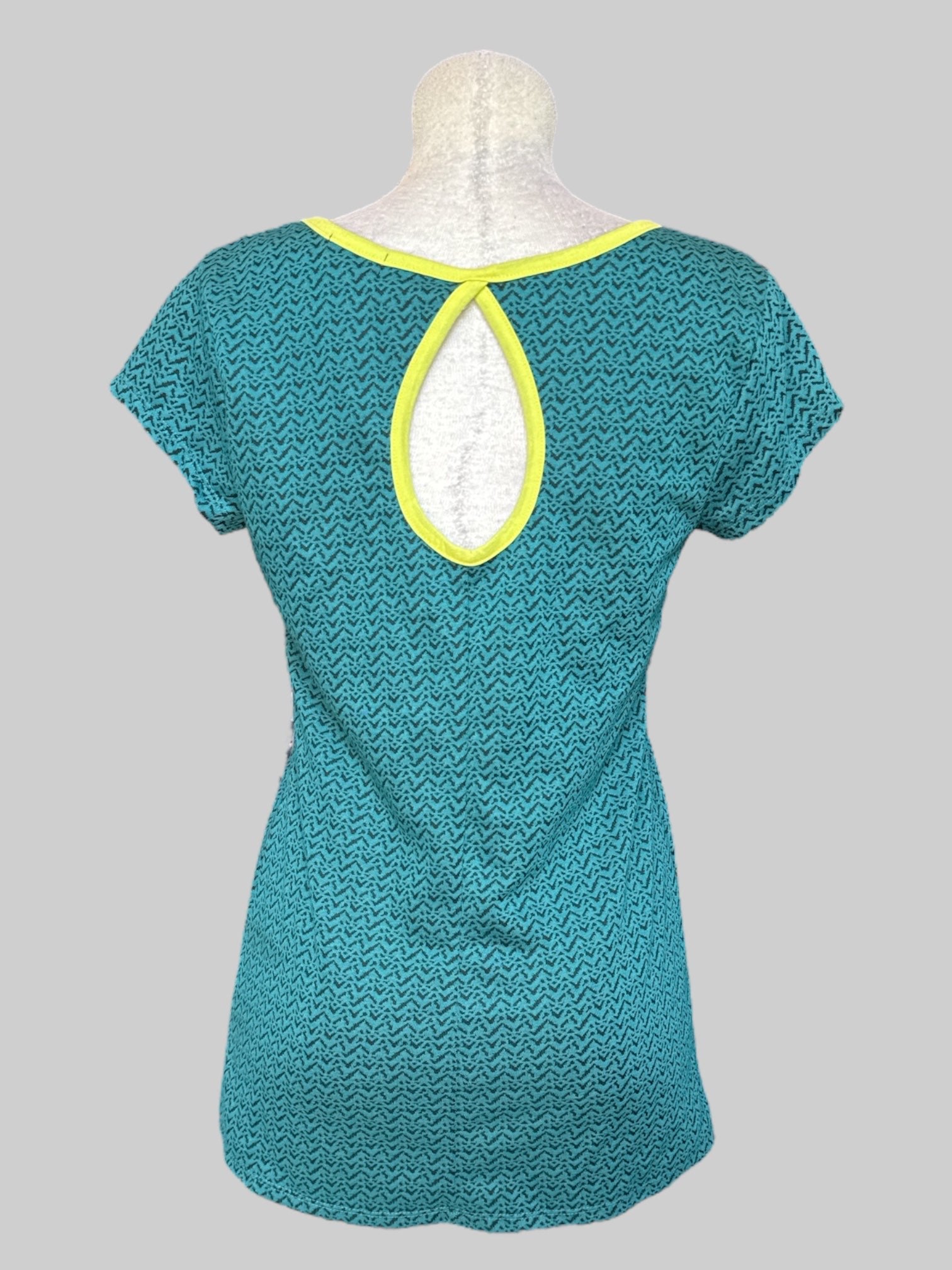 M Greenish blue top with black geometric pattern, back cut out, and yellow hem line