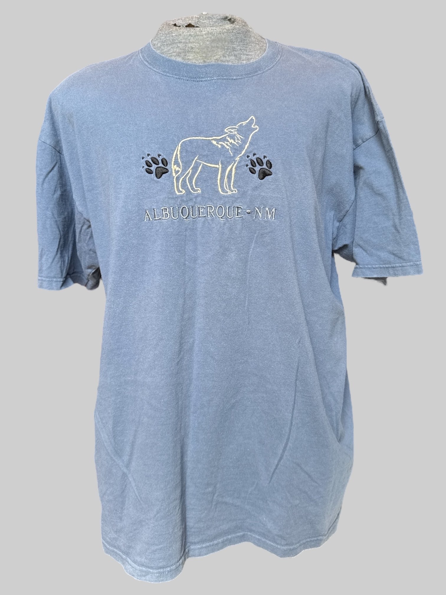 2X Greyish blue Albuquerque, New Mexico T-shirt with embroidered wolf and paw prints
