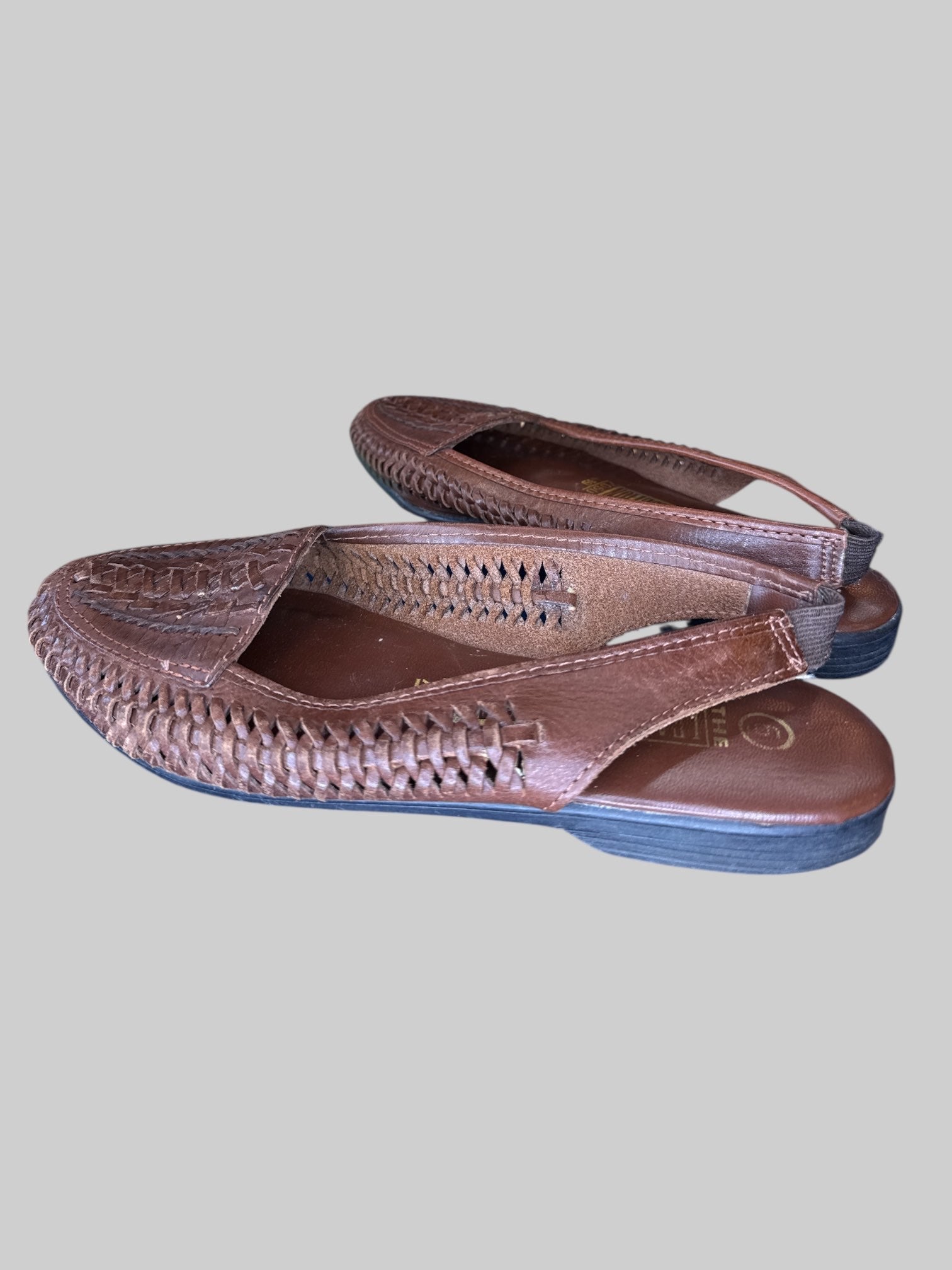 Size 6 Vintage brown genuine leather woven flats