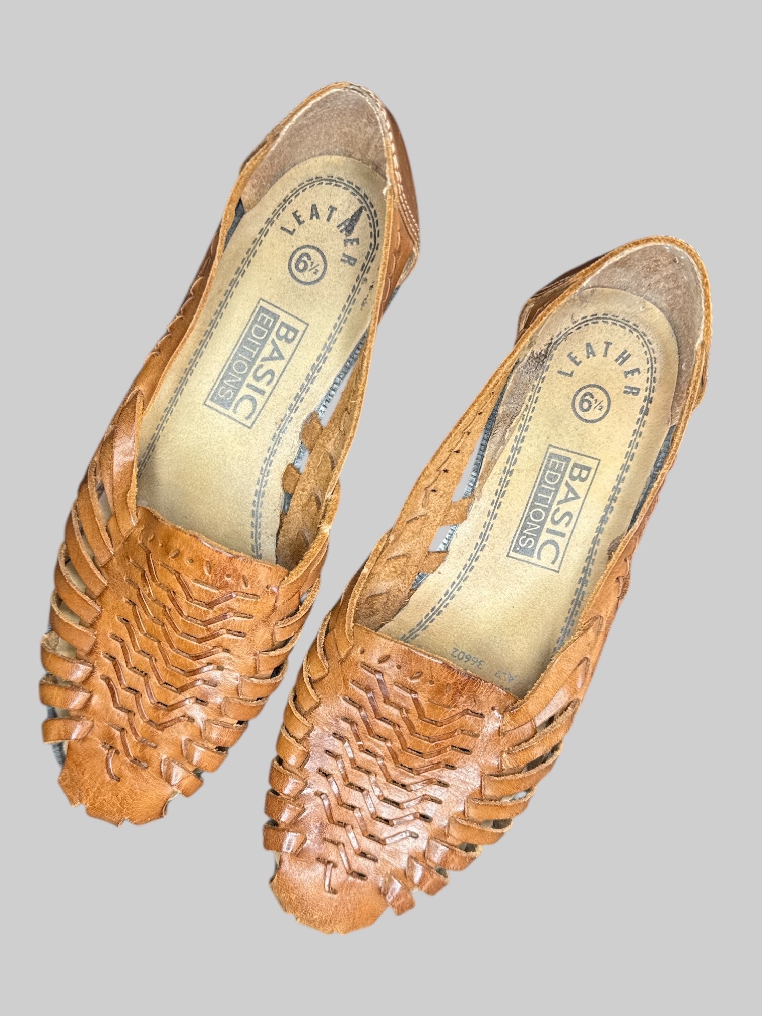 Size 6.5 Vintage brown genuine leather woven flats