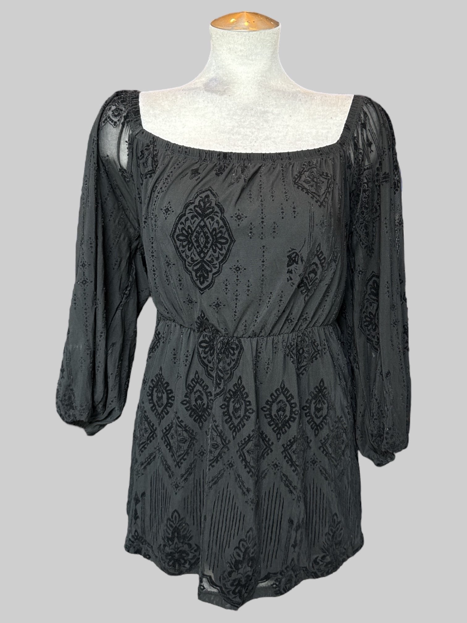 2X Flowy black top with Velvet burnout and sheer sleeves