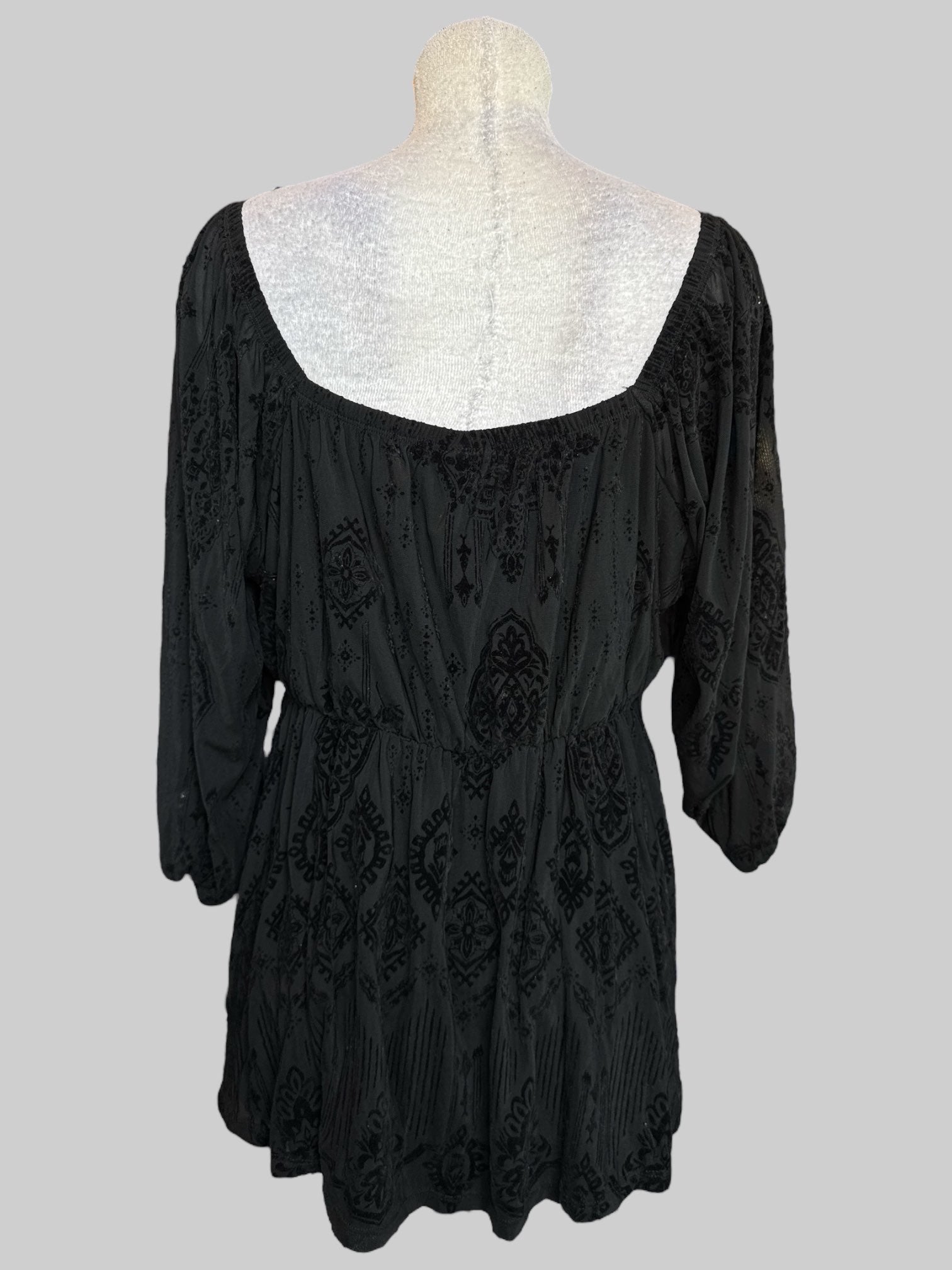 2X Flowy black top with Velvet burnout and sheer sleeves