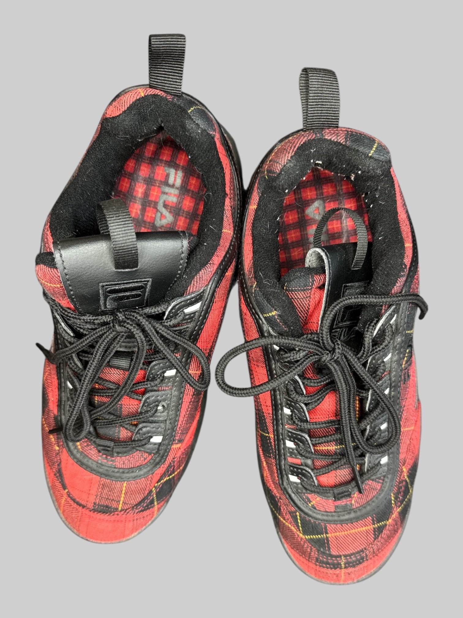 Size 8.5 black red and yellow plaid Fila sneakers