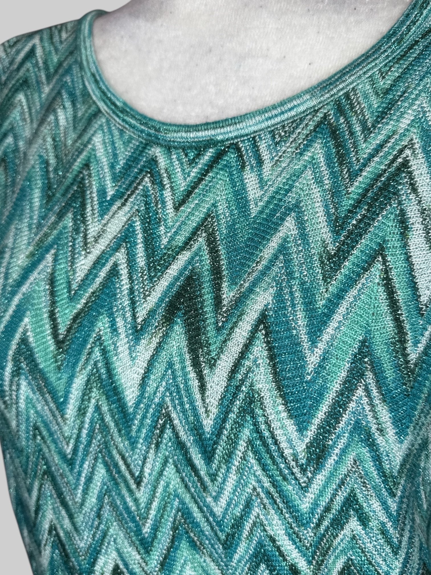 XL Blue green white and silver metallic knit chevron top