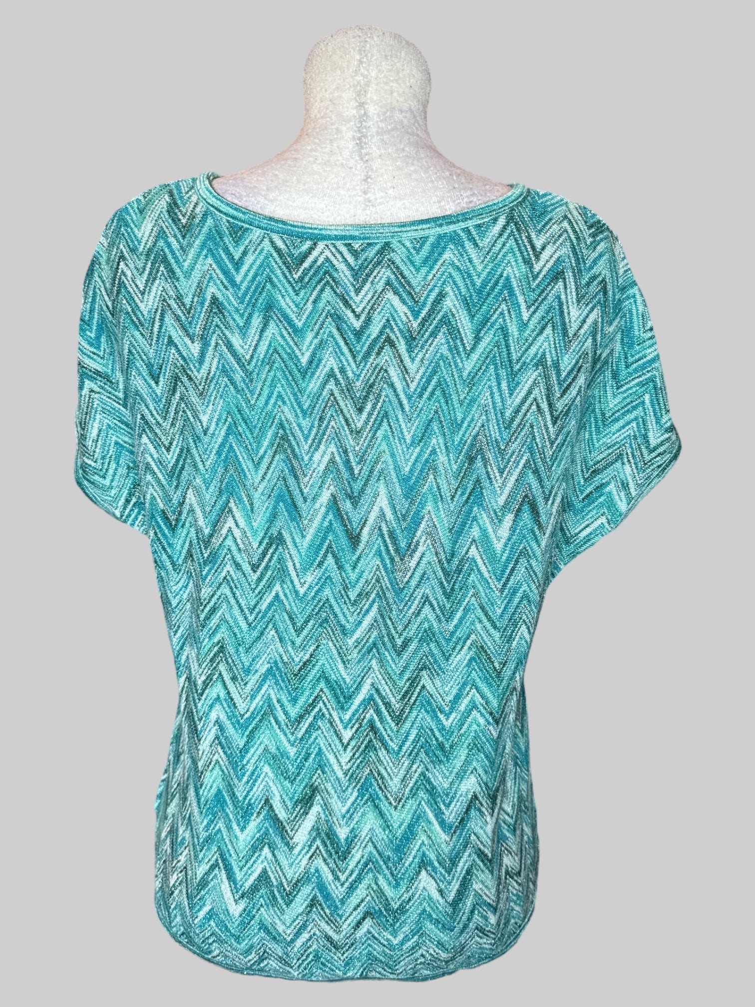 XL Blue green white and silver metallic knit chevron top