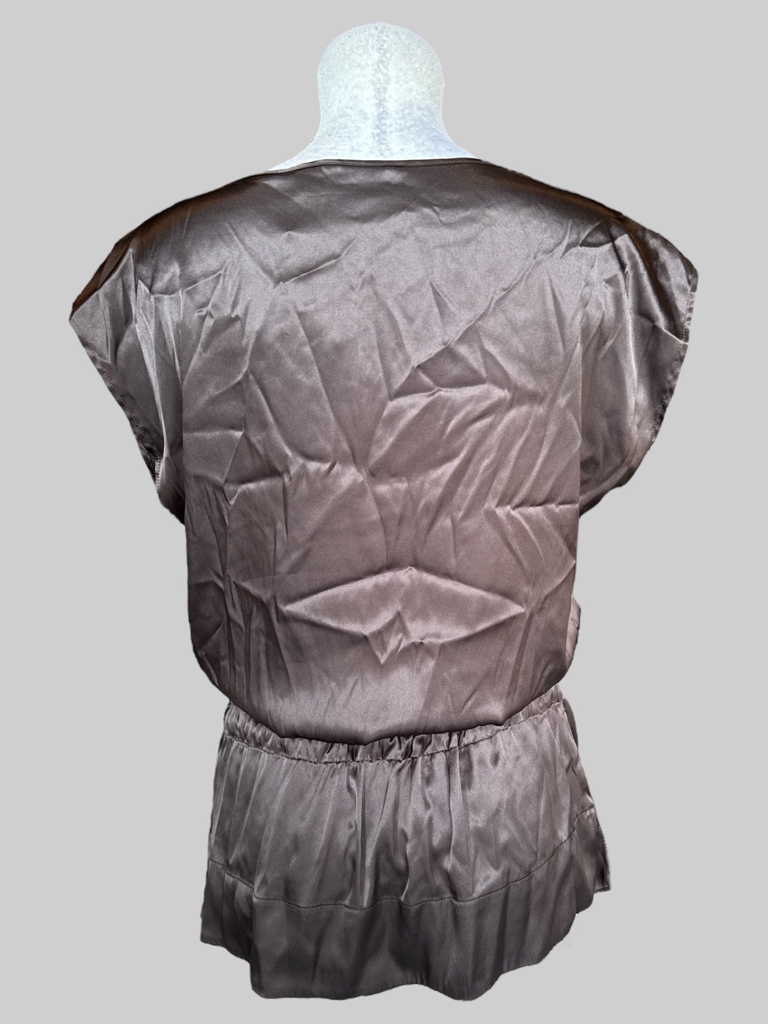 L Black satin-like top with tie in front