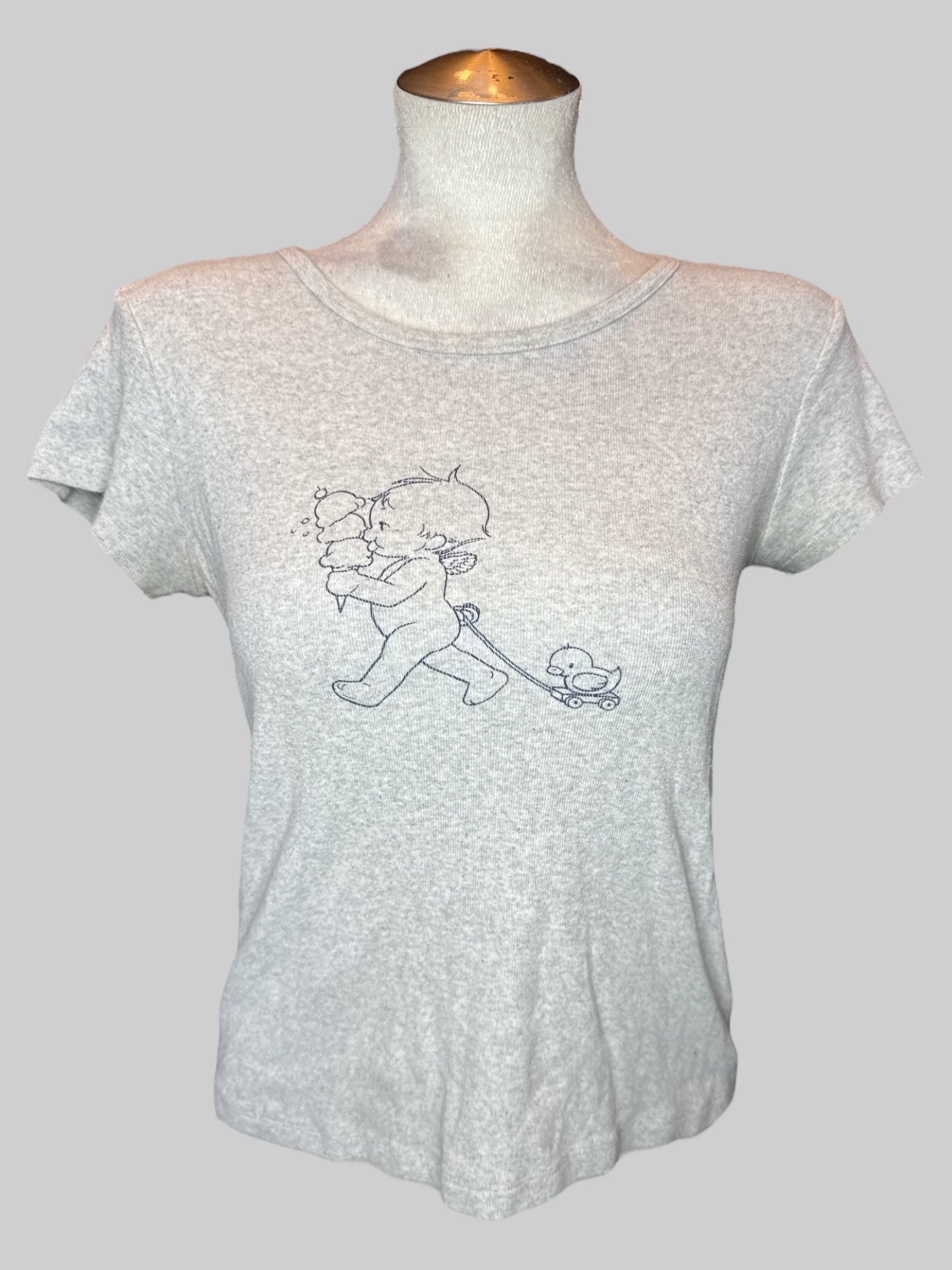 L Heathered grey t shirt with a Cherub eating ice cream
