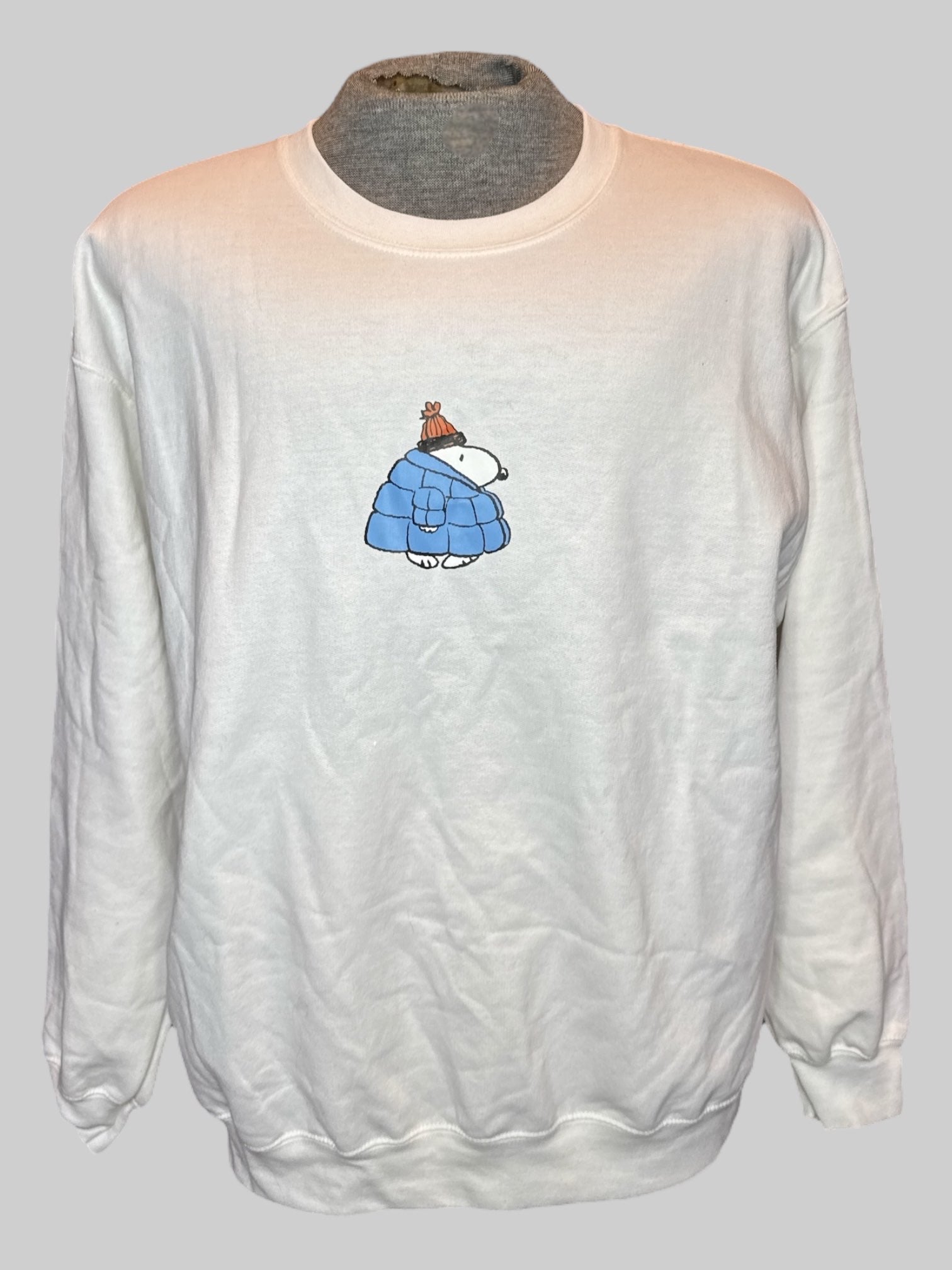 2X White pullover sweater with snoopy in big coat graphic