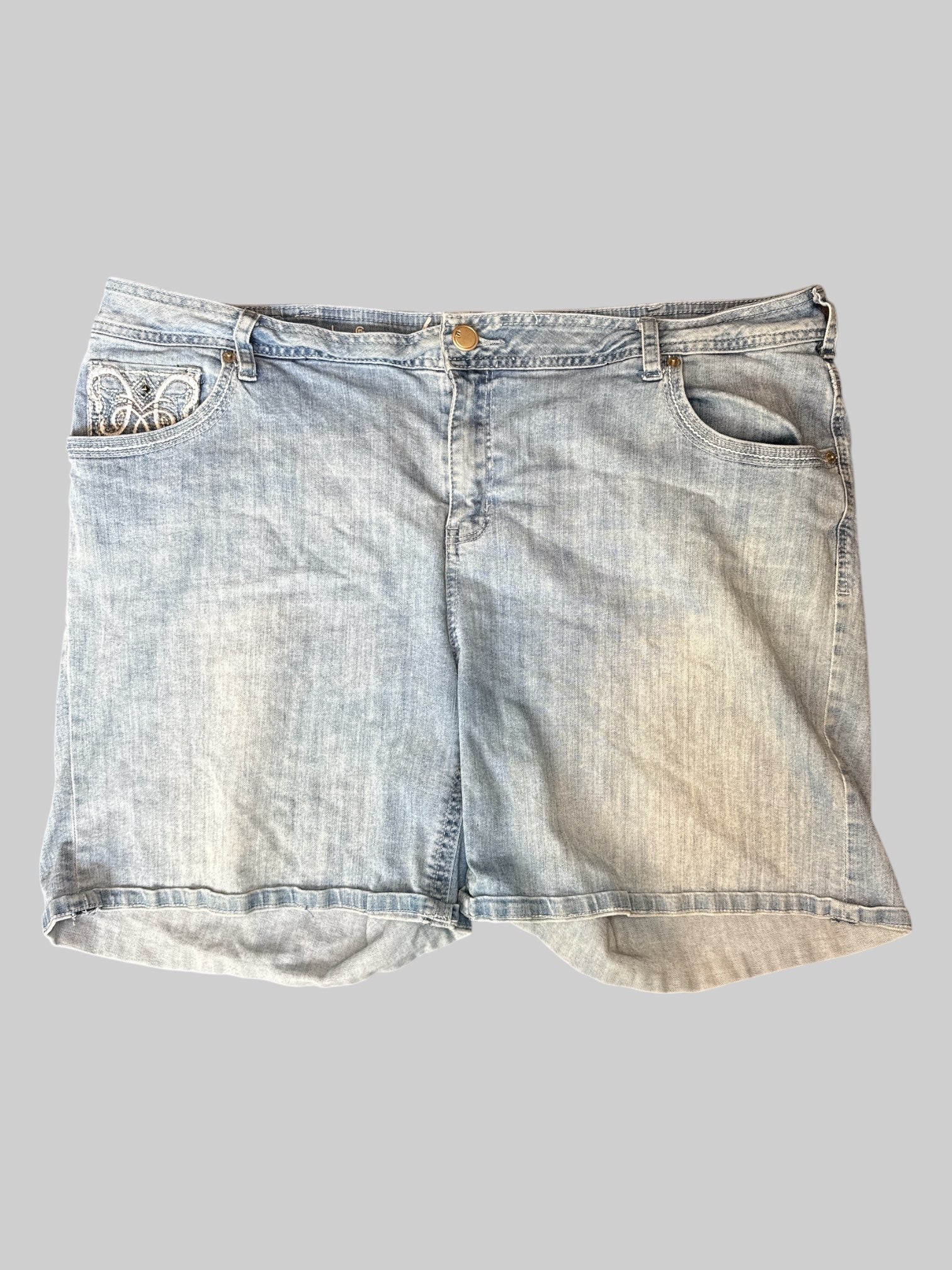 2X Vintage light blue denim shorts with embroidered pockets