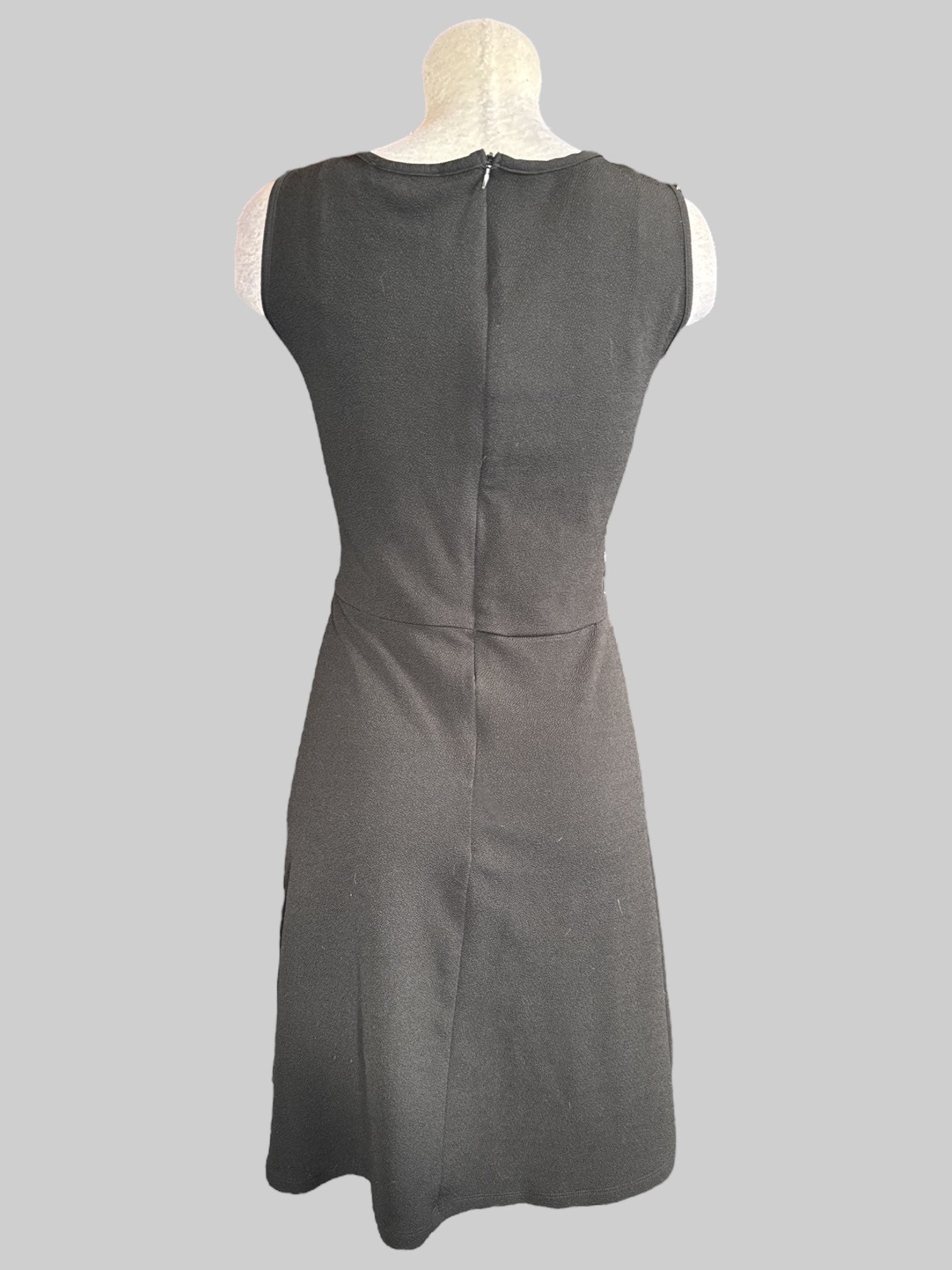 2X Black dress with chest lattice