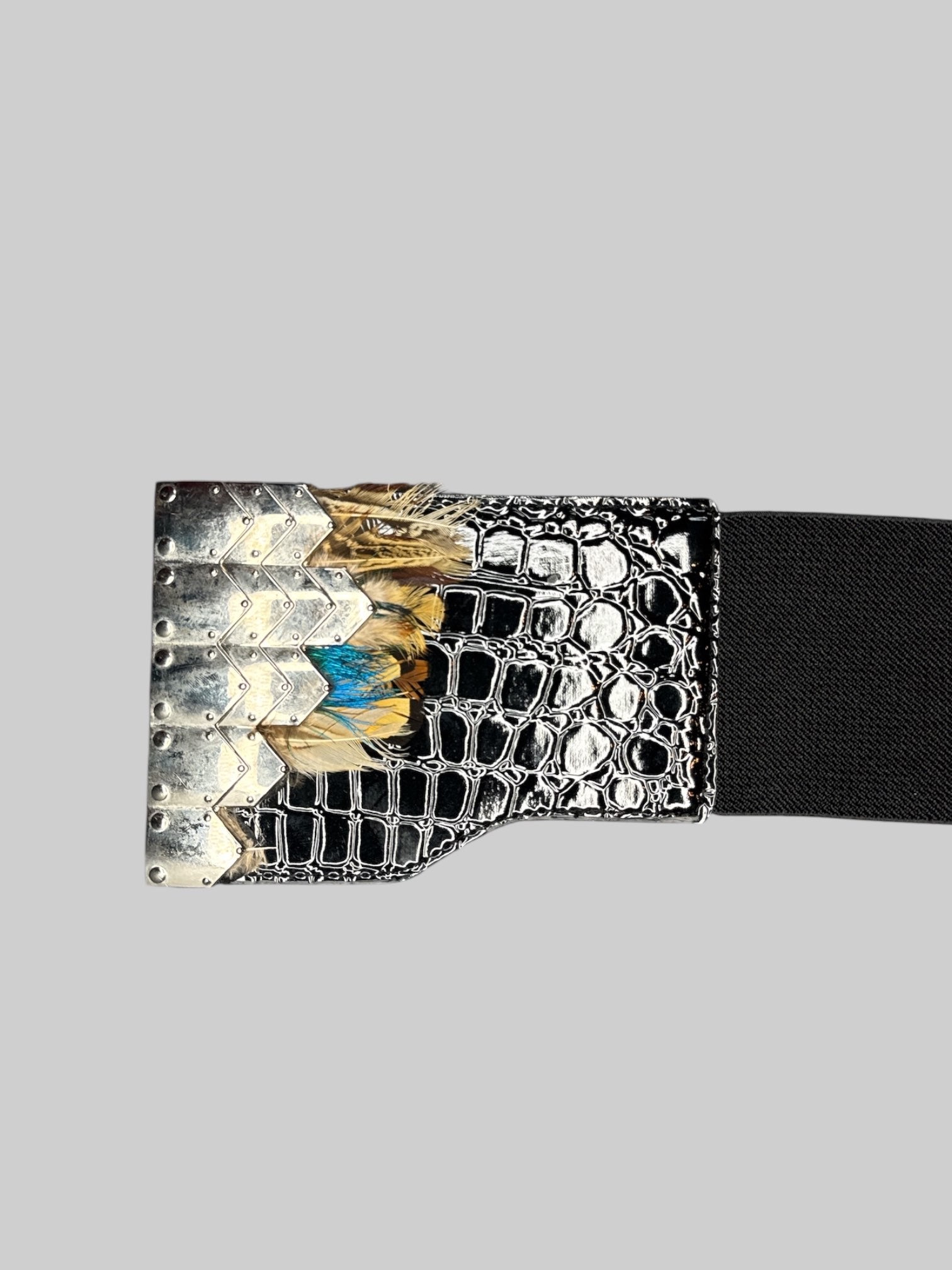 0X Black thick stretchy belt with leather, feathers, and metal details for buckle