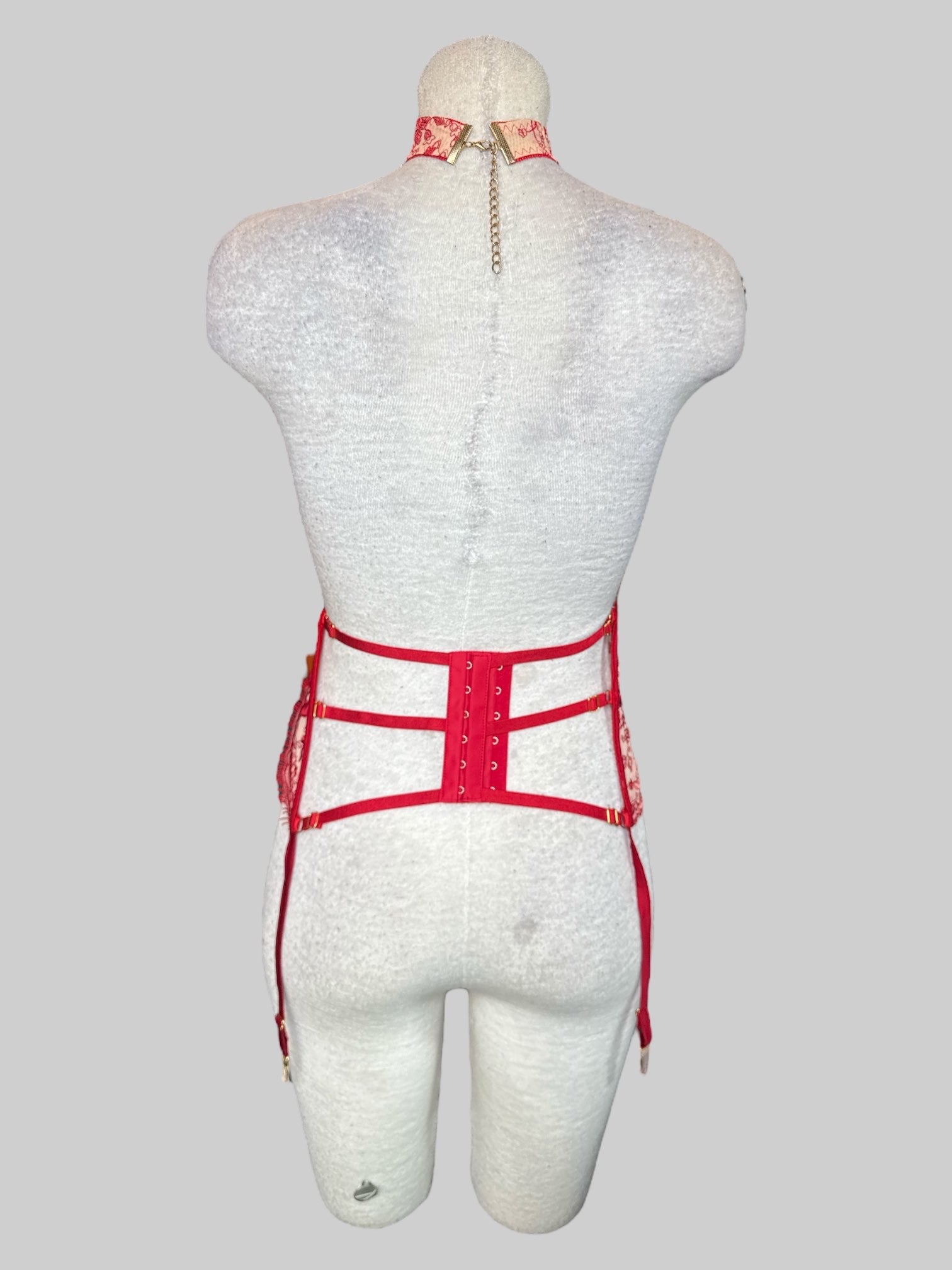 0X Red and light tan lacey garter belt with matching choker