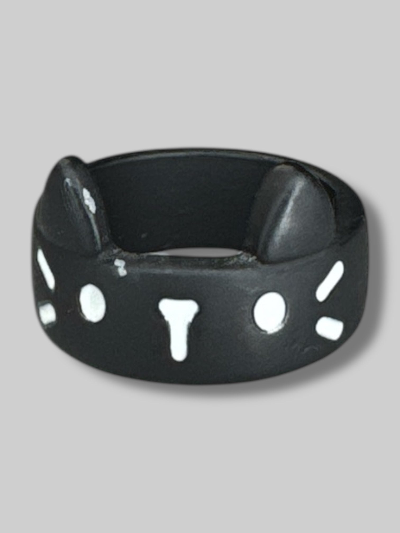 Size 7.5 black and white cat ring
