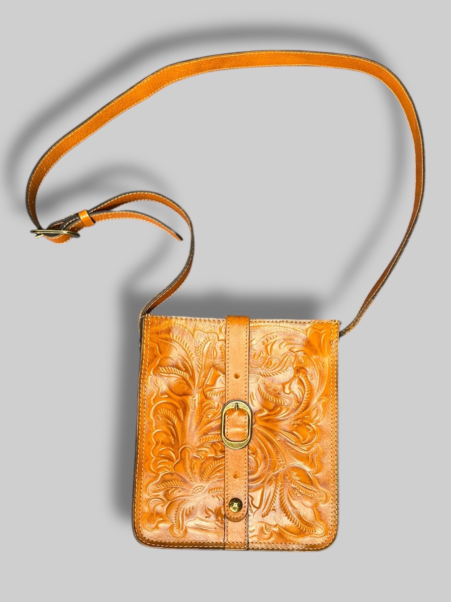 Genuine leather bag with adjustable straps and florals
