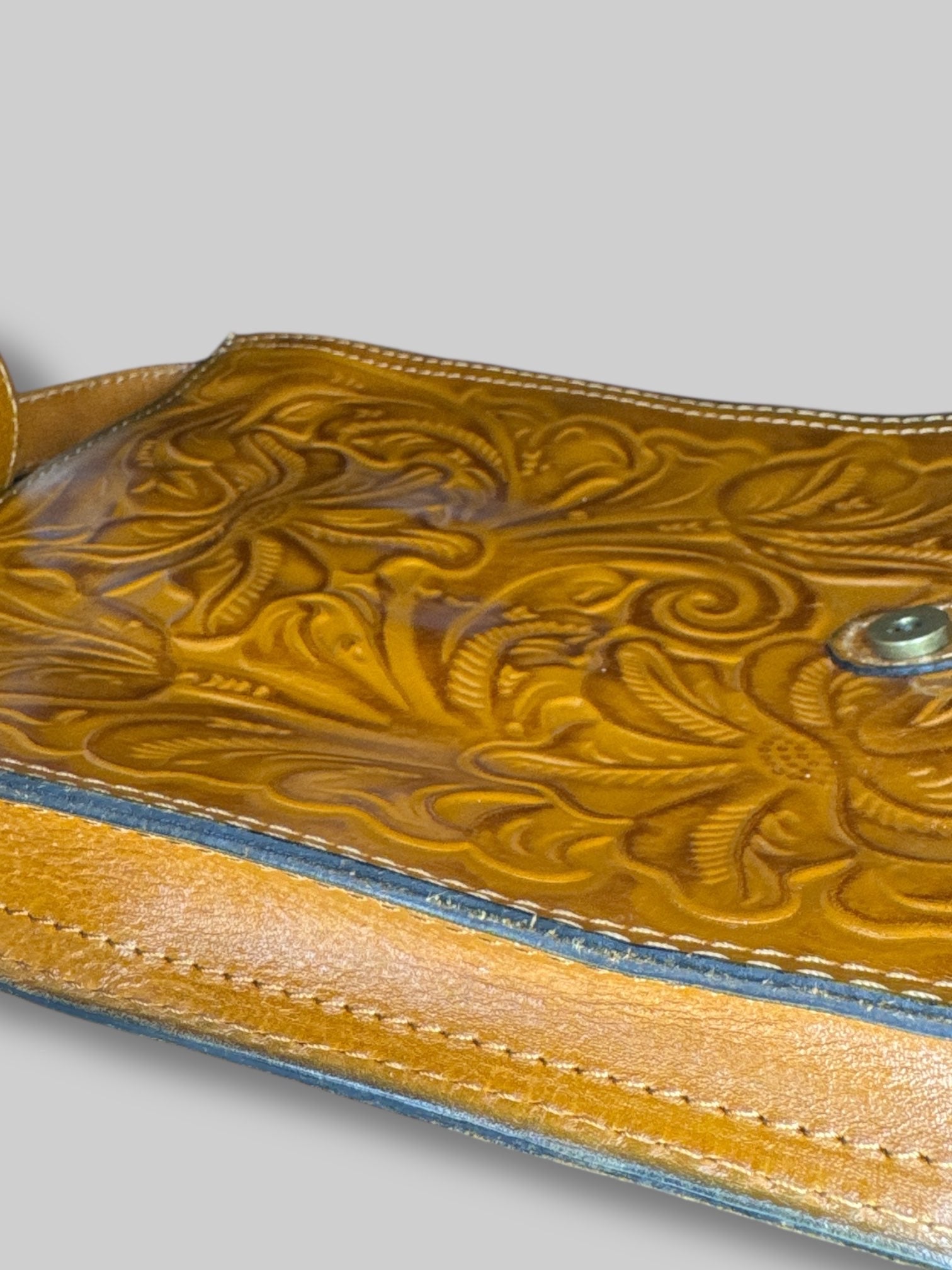 Genuine leather bag with adjustable straps and florals