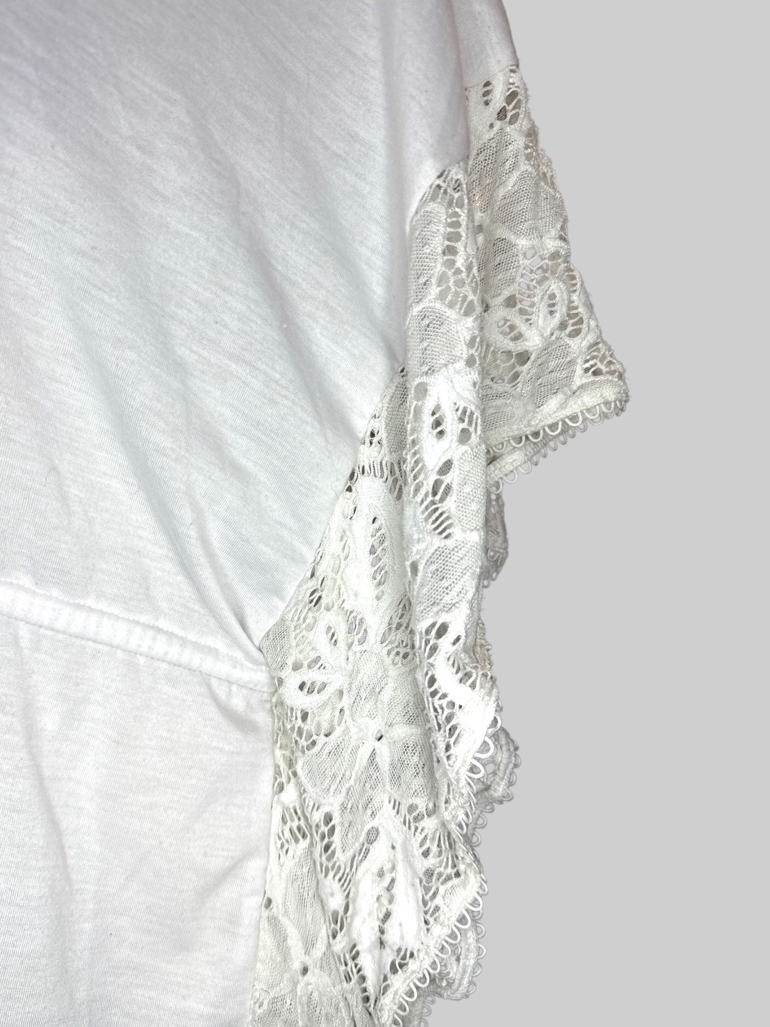 0X white cover-up with lots of lace and drawstring waistband