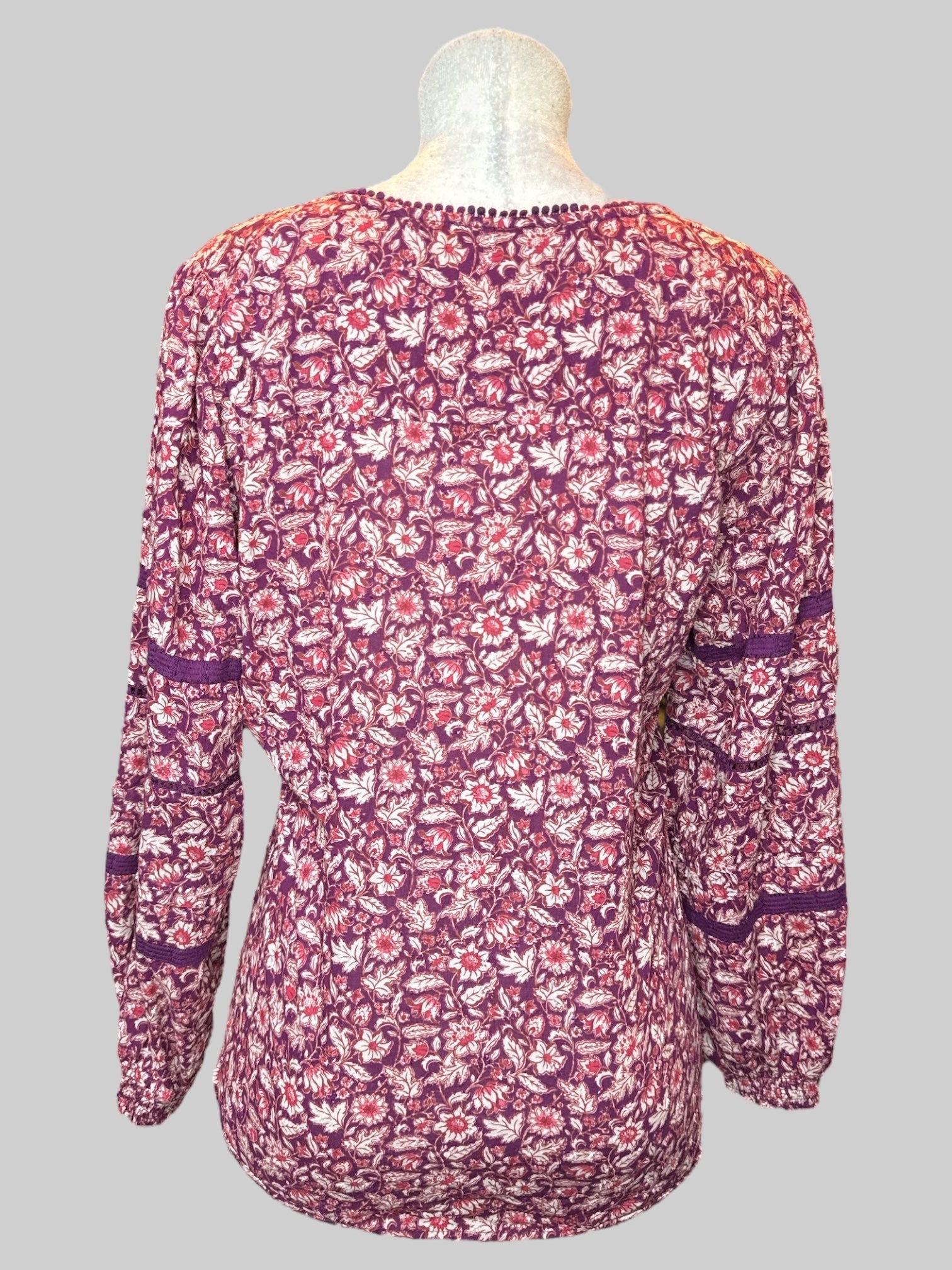 1X vintage purple top with white and pink florals and buttons