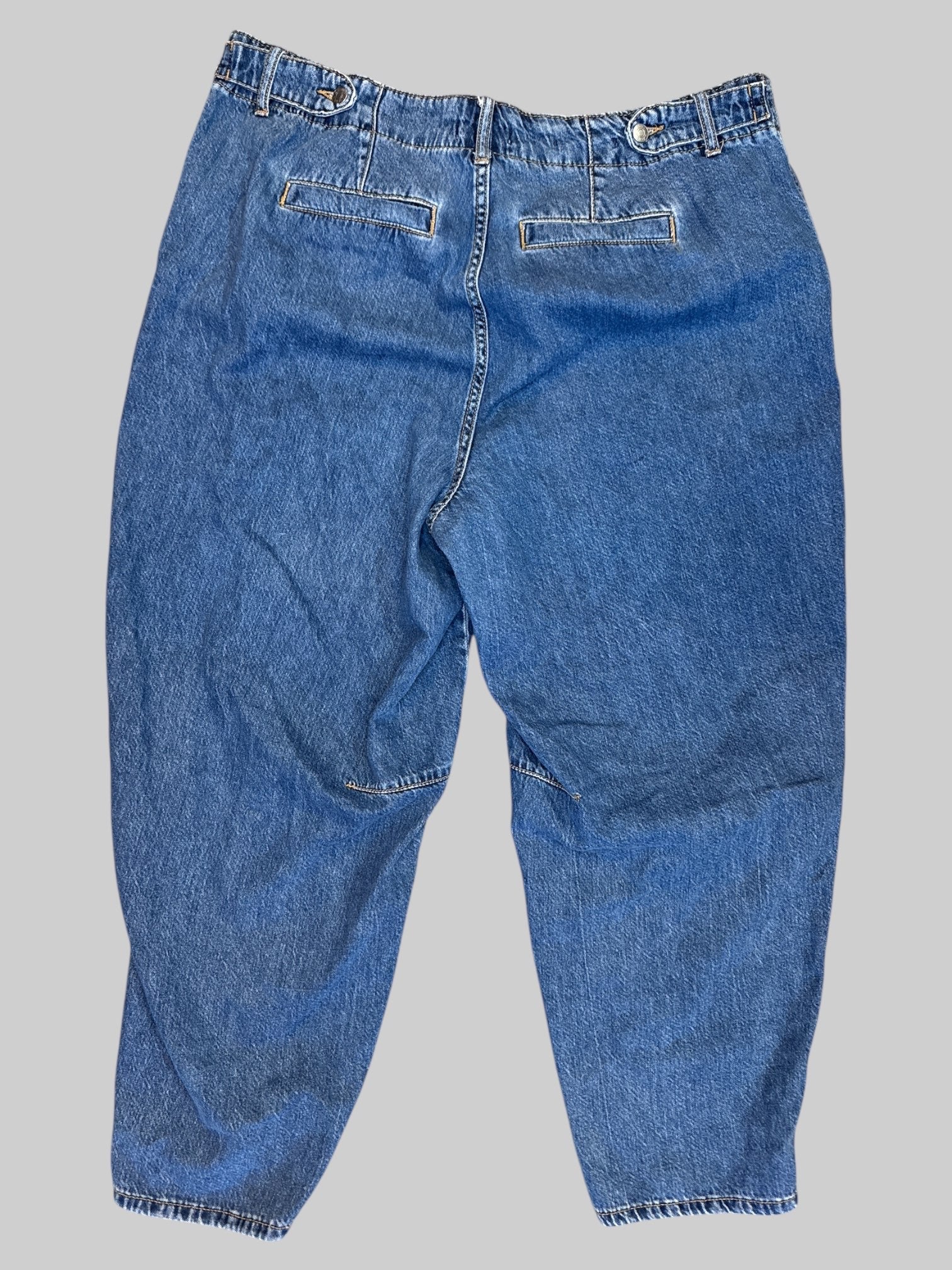 0X dark wash barrel jeans