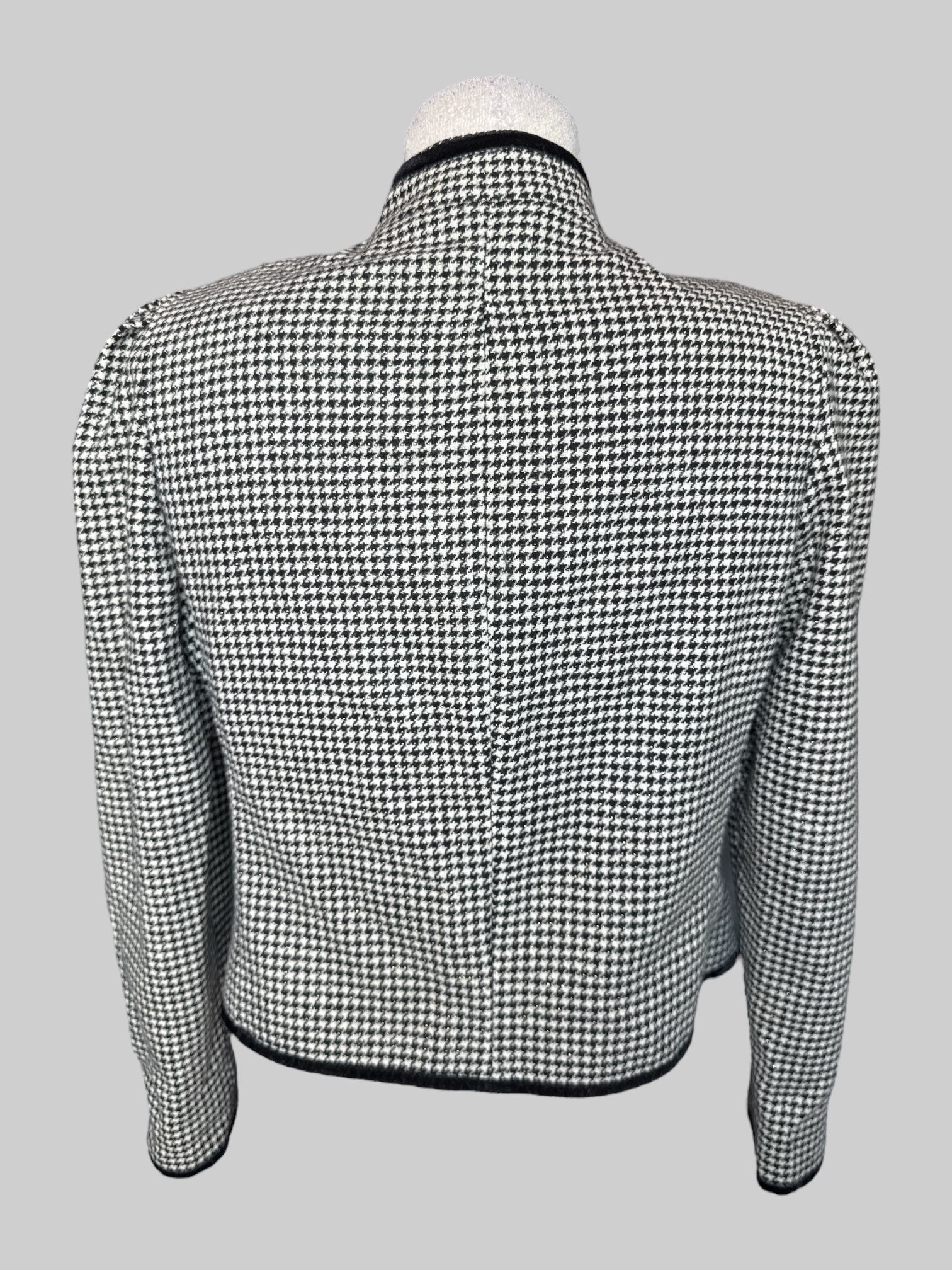 M Louis Féraud vintage white, black, and metallic gold houndstooth  pattern blazer and clasp on neck area