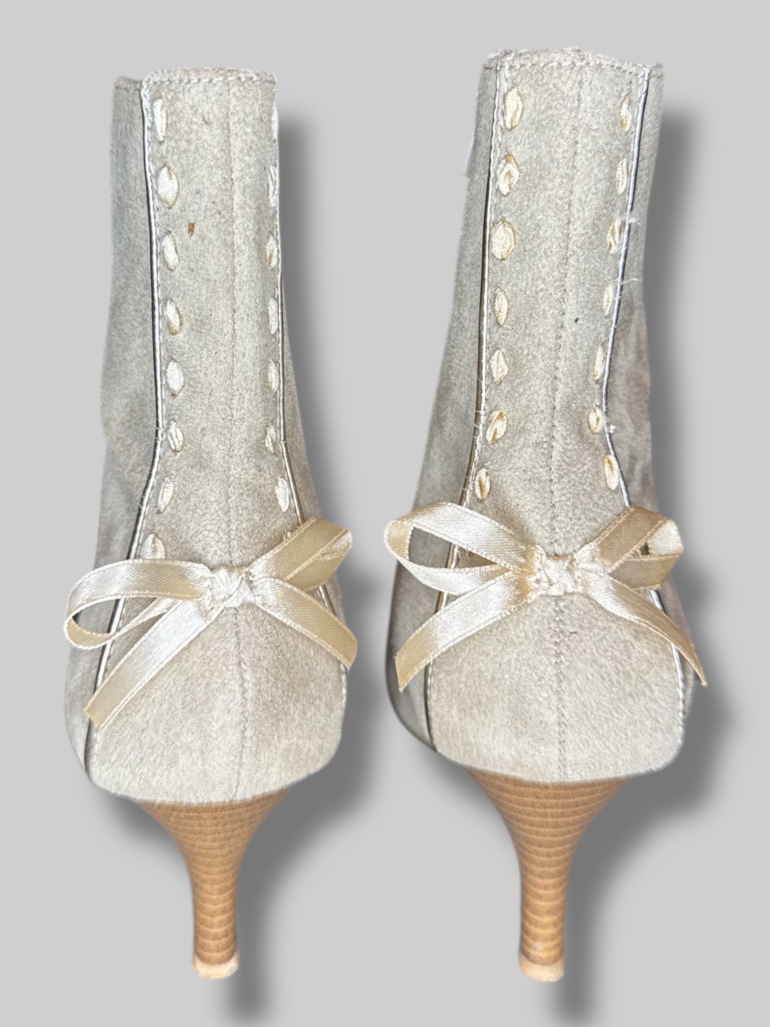 tan heel boot with lace and ribbon size 6.5
